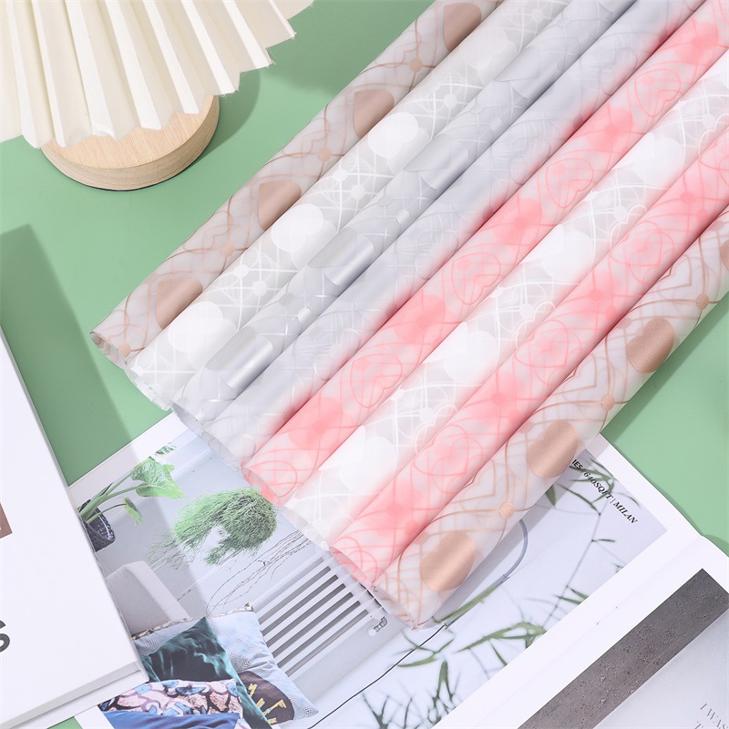 Film Mate para Envolver Flores con Diseño 'Corazones Radiantes' - Estilo Moderno y Fresco - Papel Impermeable para Florerías Jóvenes - Venta al por Mayor (Nuevo Diseño 2024)