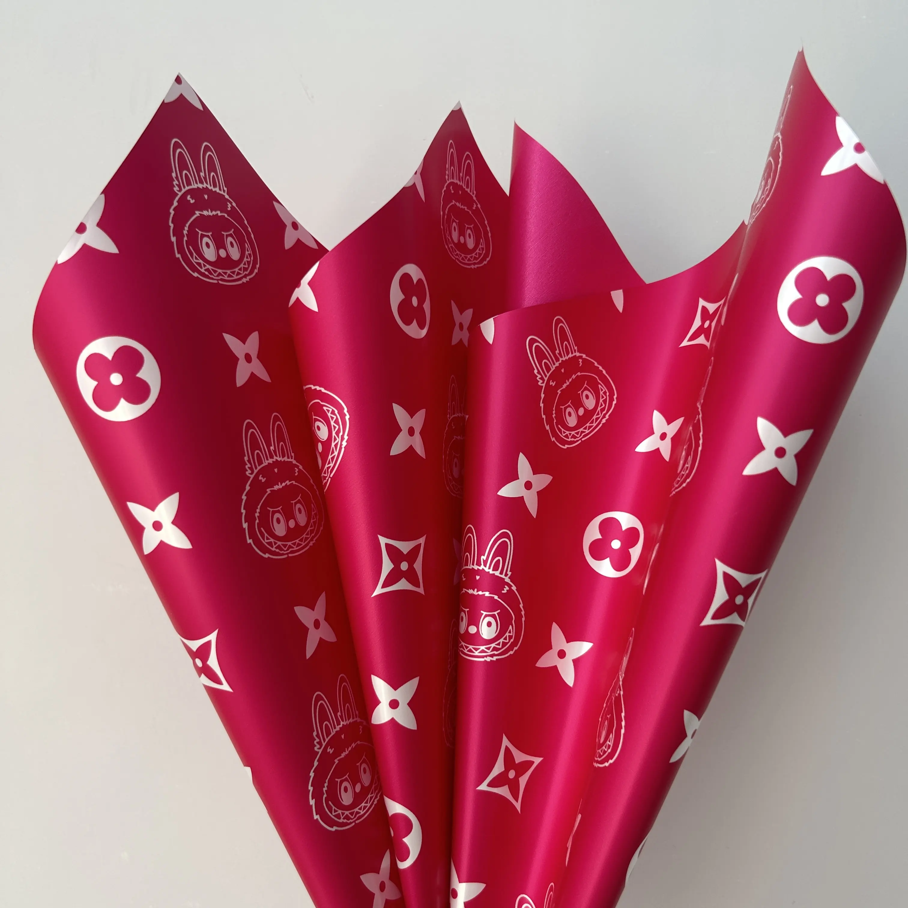 Papel Impermeable Labubu para Flores - Diseño de Artista Coleccionable 