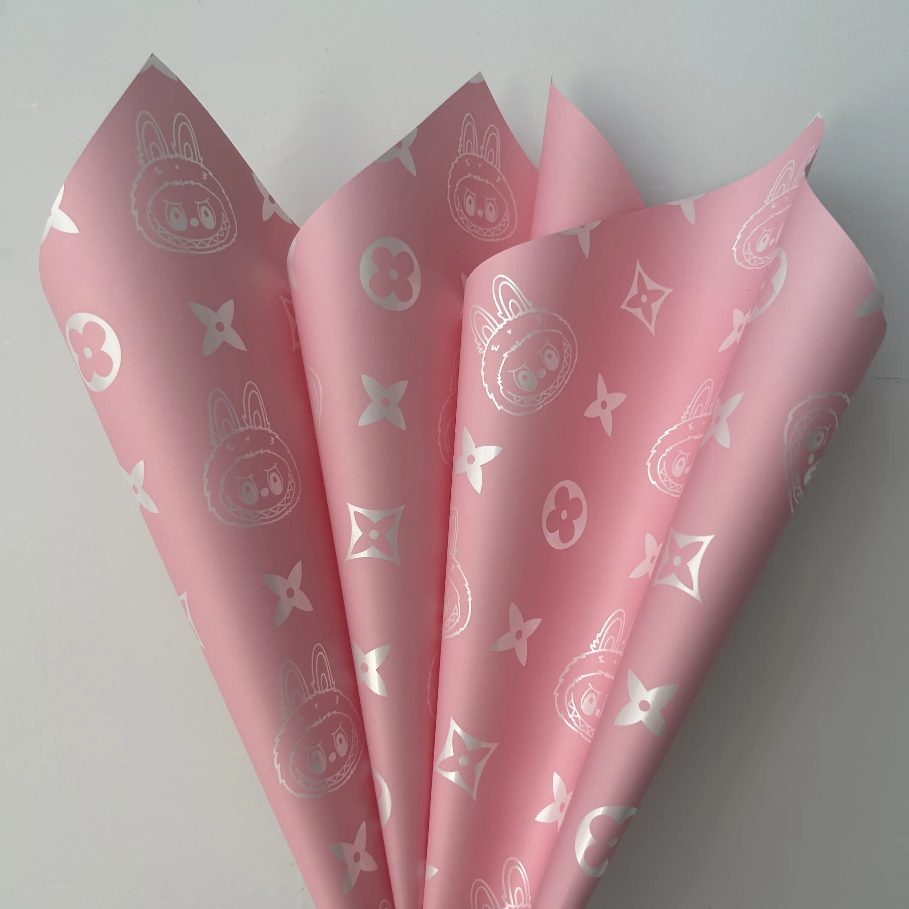 Papel Impermeable Labubu para Flores - Diseño de Artista Coleccionable 