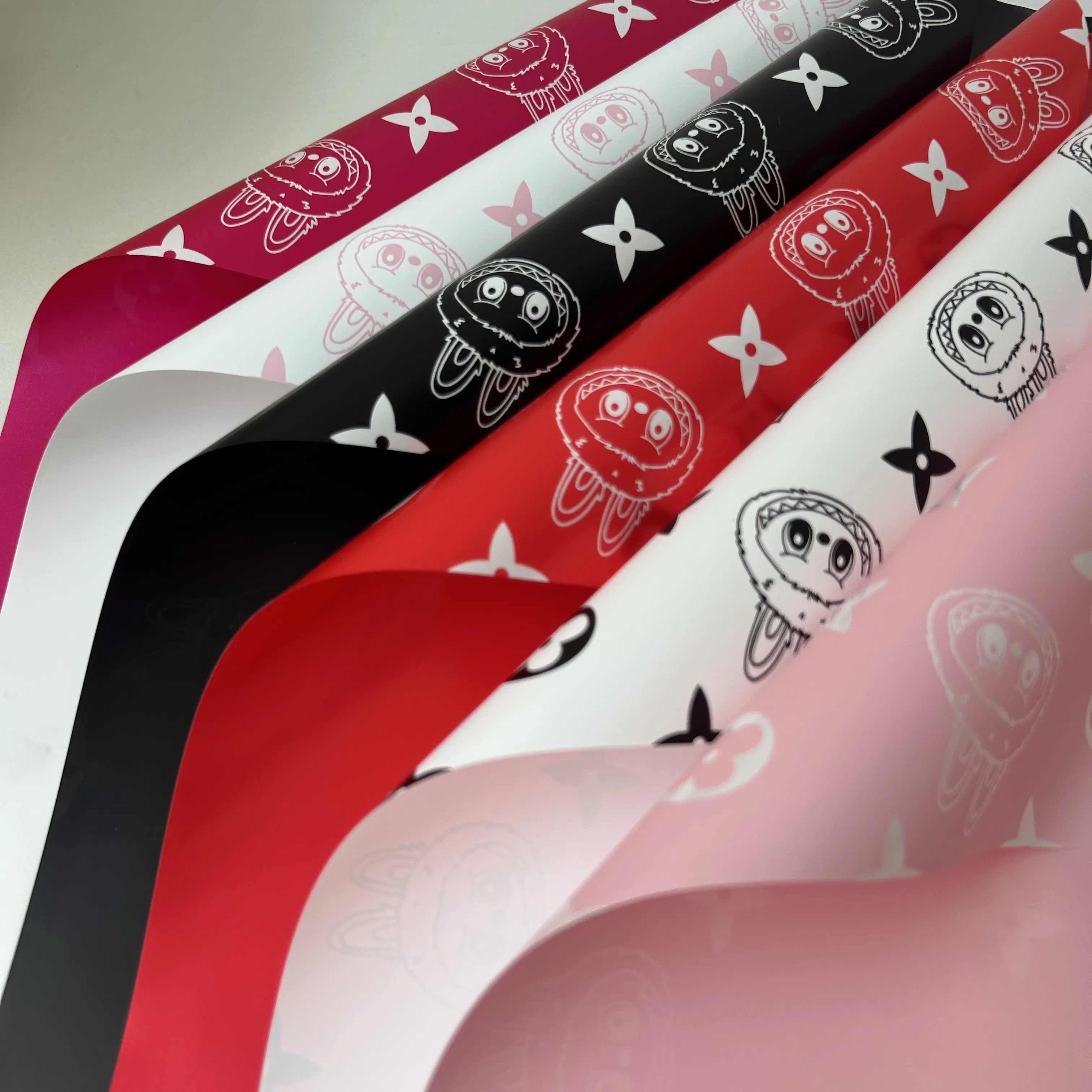 Papel Impermeable Labubu para Flores - Diseño de Artista Coleccionable 