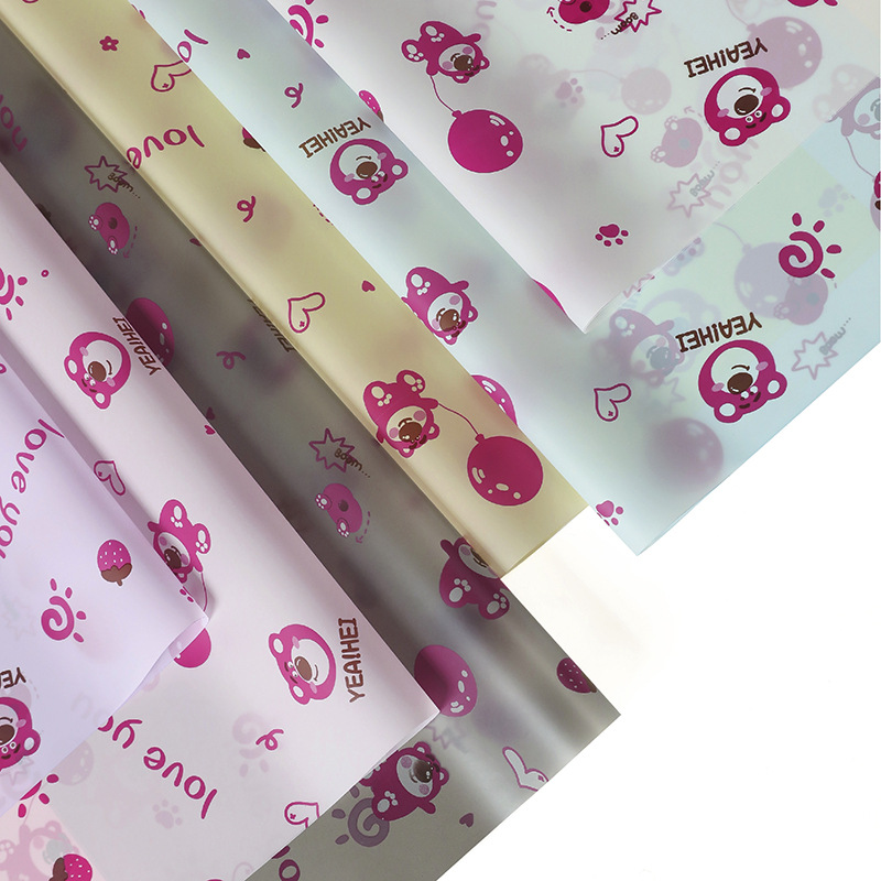 Papel para Flores Impermeable con Diseño de Oso de Fresa y Globos - Papel Coreano Translúcido Mate (Mayoreo)-ywys