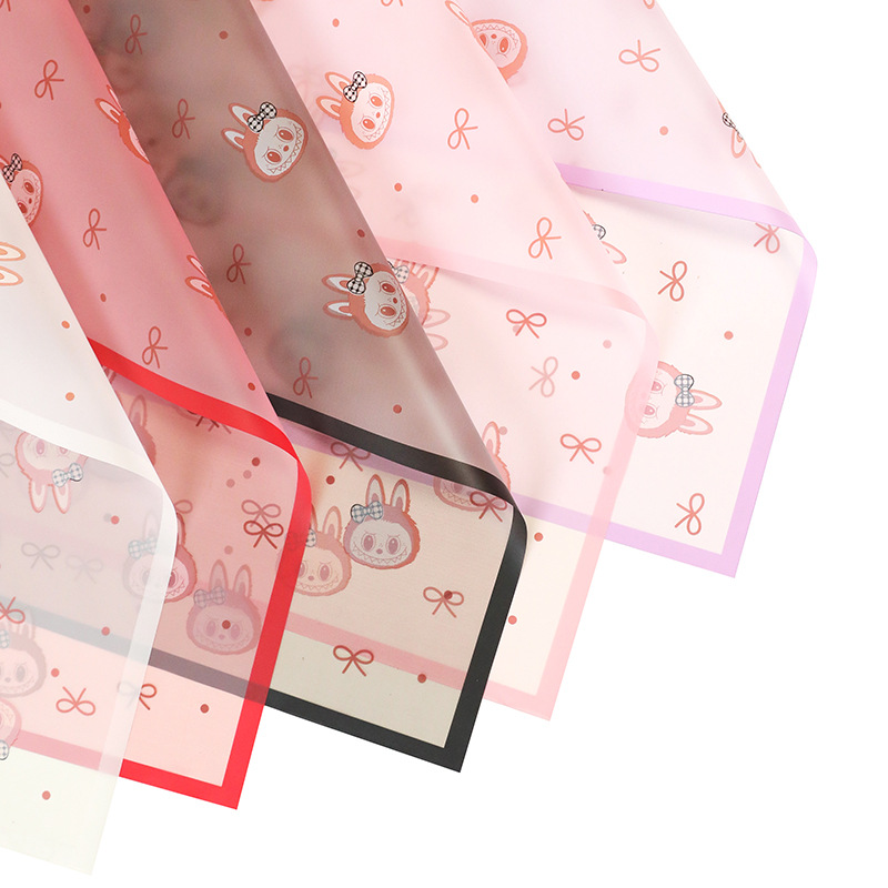 Papel Impermeable para Flores con Corazones/Moños - Diseño Labubu Cartoon (Borde Mágico) | Mayoreo Exportación-ywys