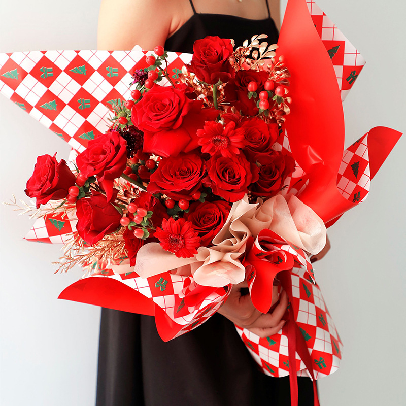 Papel de Regalo con Diseño de Árbol Navideño en Cuadrícula - Para Ramos Florales y Regalos