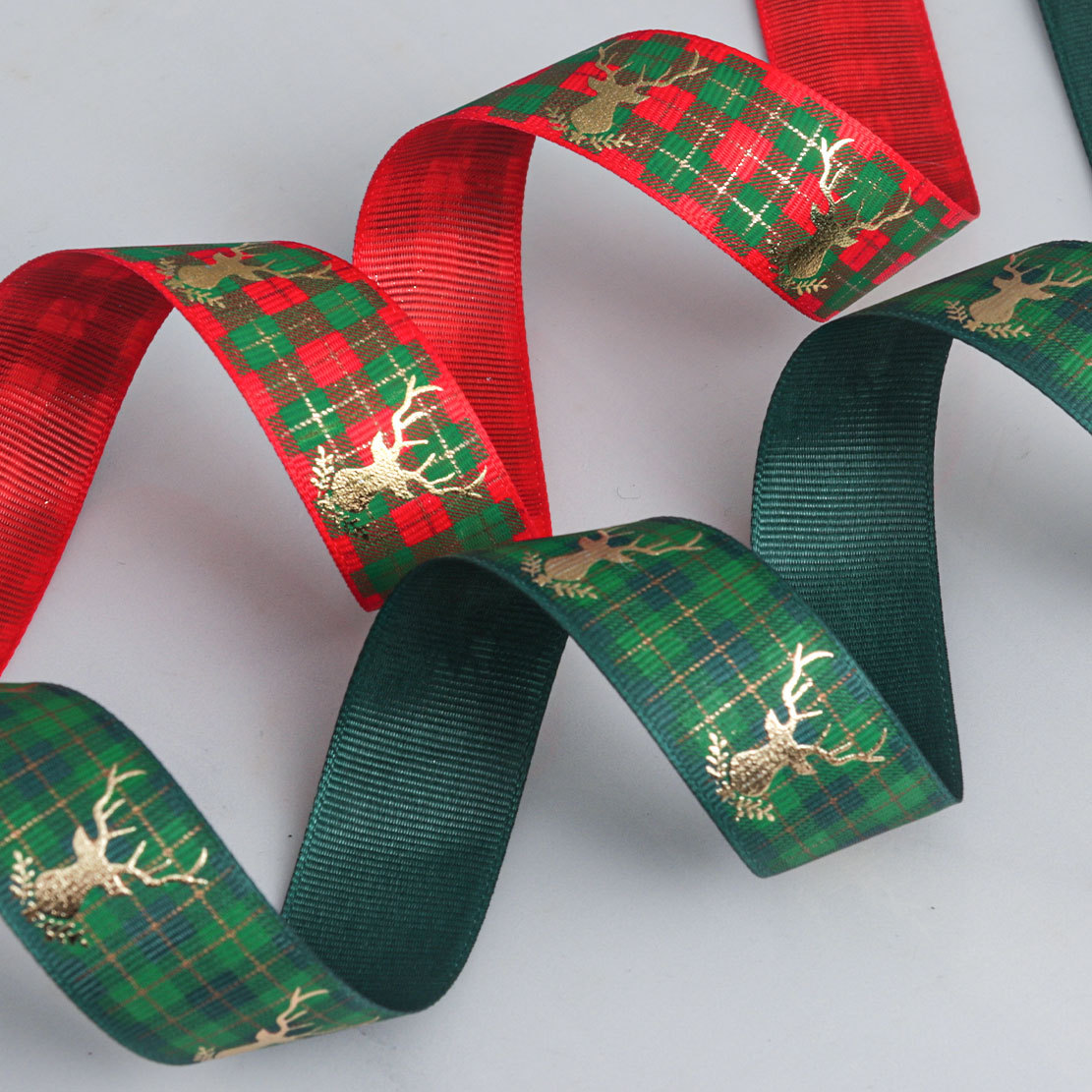 Cinta Navideña de 2.5cm en Rojo y Verde con Dorado - Tejido de Punto Compacto para Manualidades y Decoración - Proveedor Mayorista
