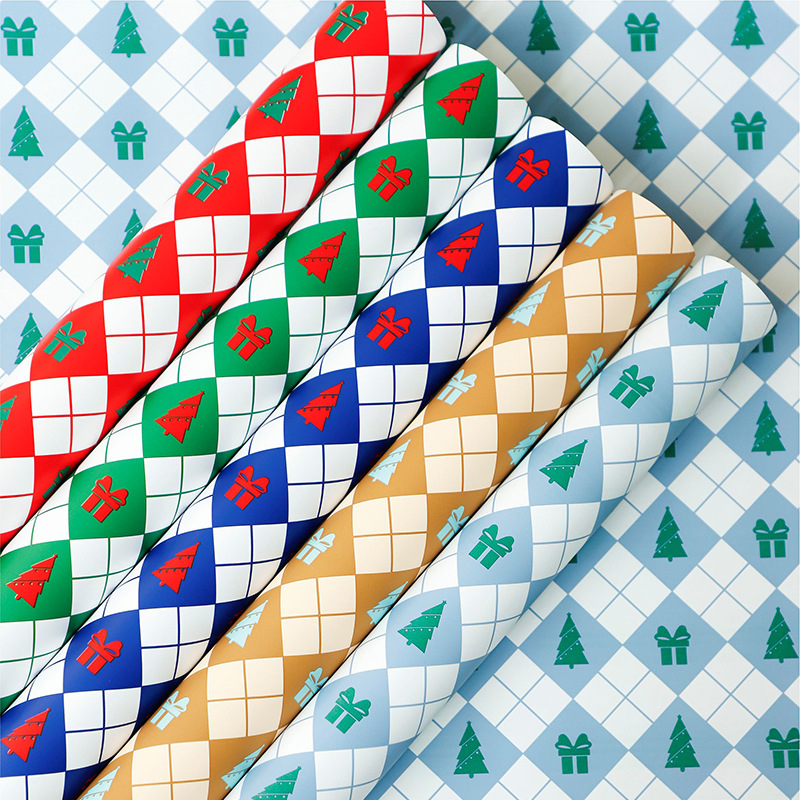 Papel de Regalo con Diseño de Árbol Navideño en Cuadrícula - Para Ramos Florales y Regalos