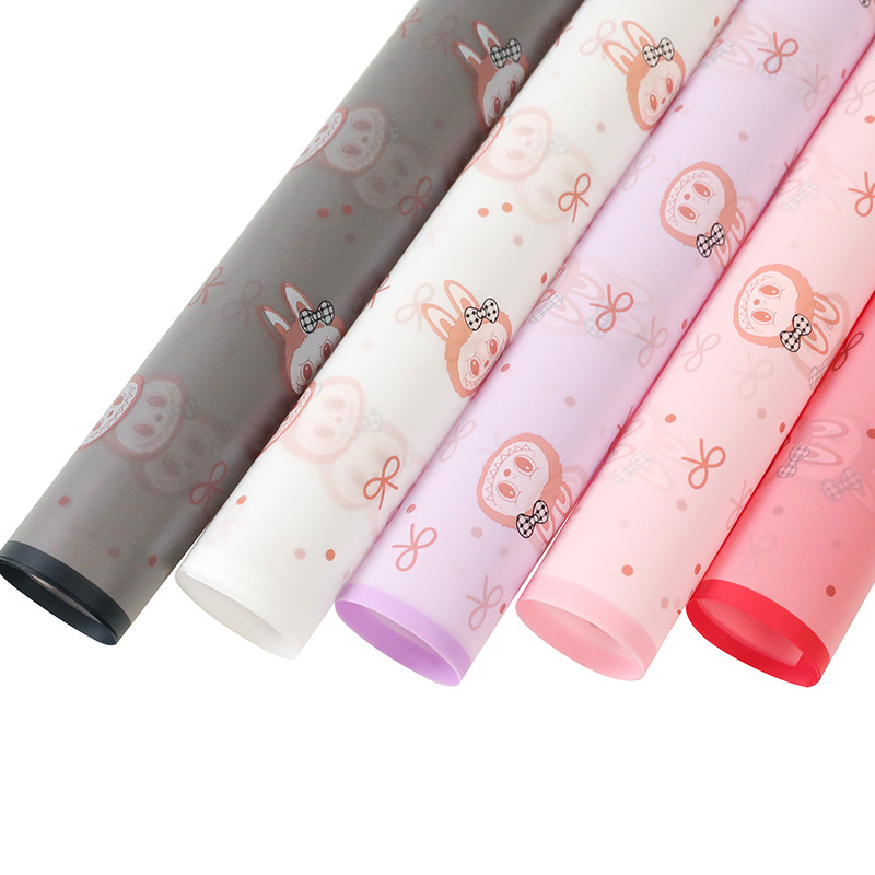 Papel Impermeable para Flores con Corazones/Moños - Diseño Labubu Cartoon (Borde Mágico) | Mayoreo Exportación-ywys