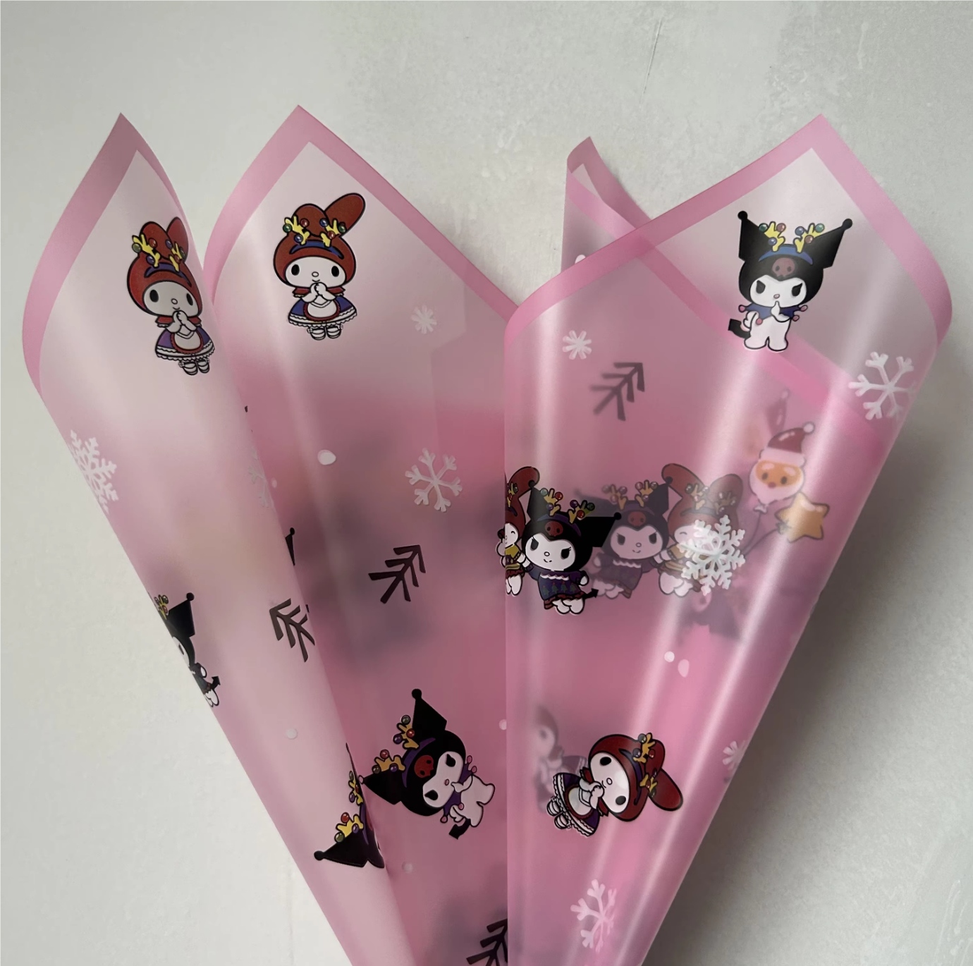 Papel Coreano Navideño Kuromi - Tono Sólido con Contorno Metálico (Edición Coleccionista) | Rollos de Lujo para Flores-ywys