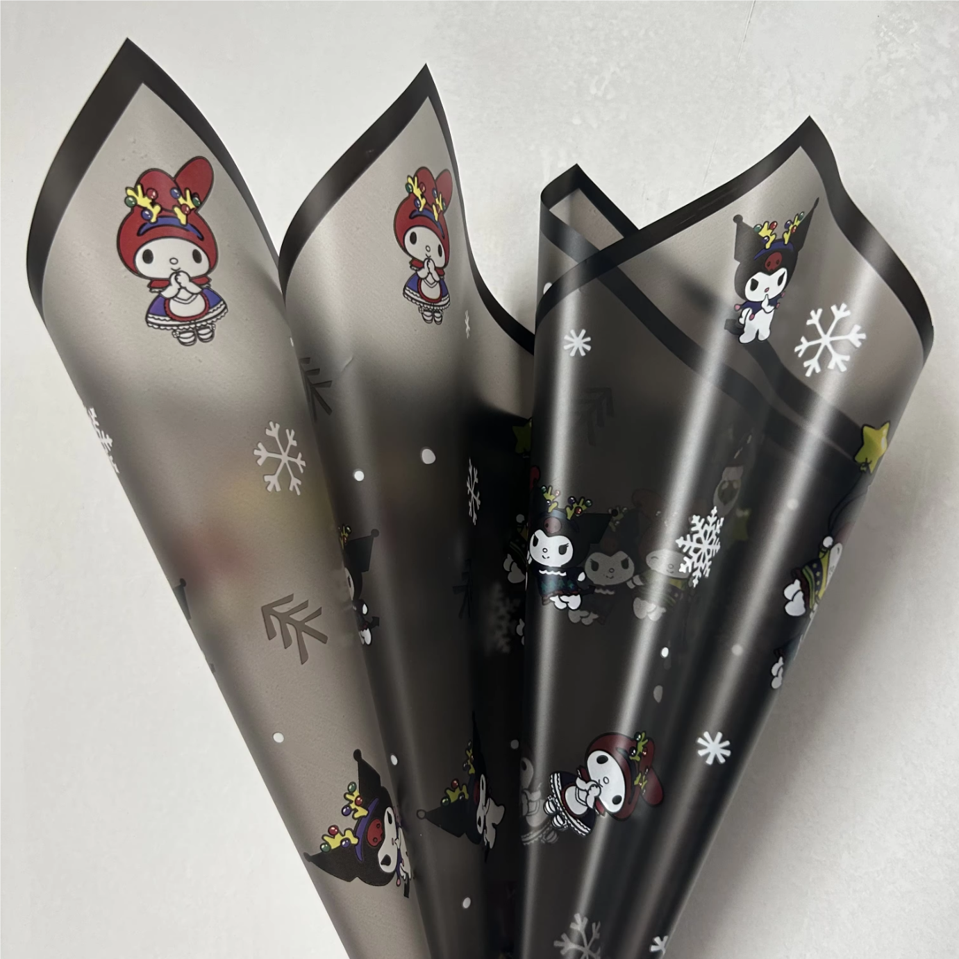 Papel Coreano Navideño Kuromi - Tono Sólido con Contorno Metálico (Edición Coleccionista) | Rollos de Lujo para Flores-ywys