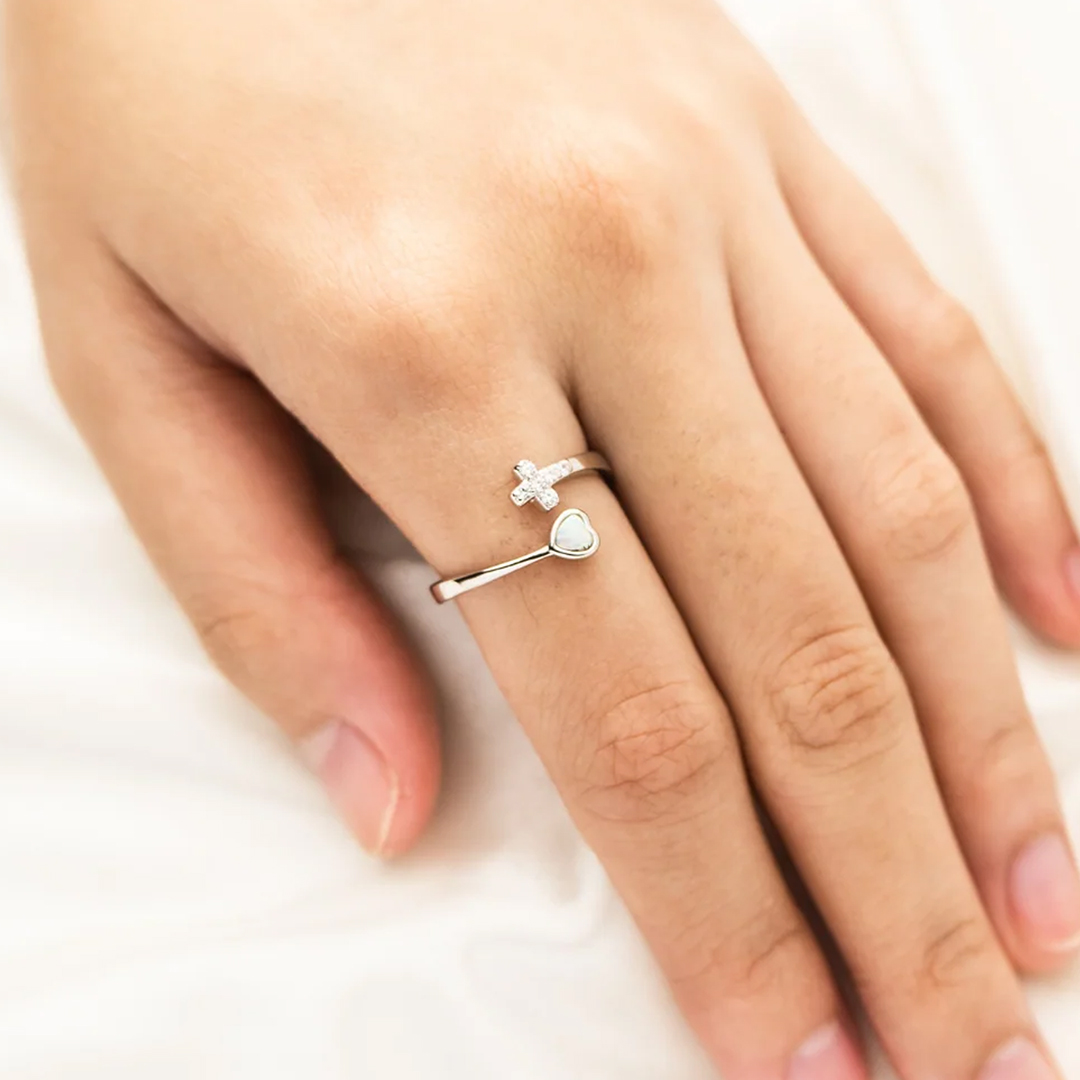 A Daughter’s Prayer 𝖥𝖺𝗂𝗍𝗁, 𝖧𝗈𝗉𝖾 & 𝖫𝗈𝗏𝖾 𝖱𝗂𝗇𝗀