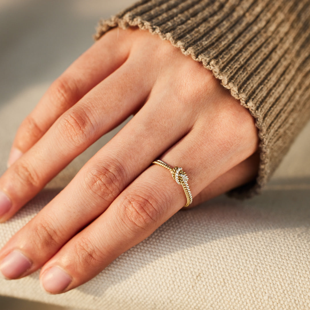 The Connection Between Mother&Daughter Never Dies Twist Ring