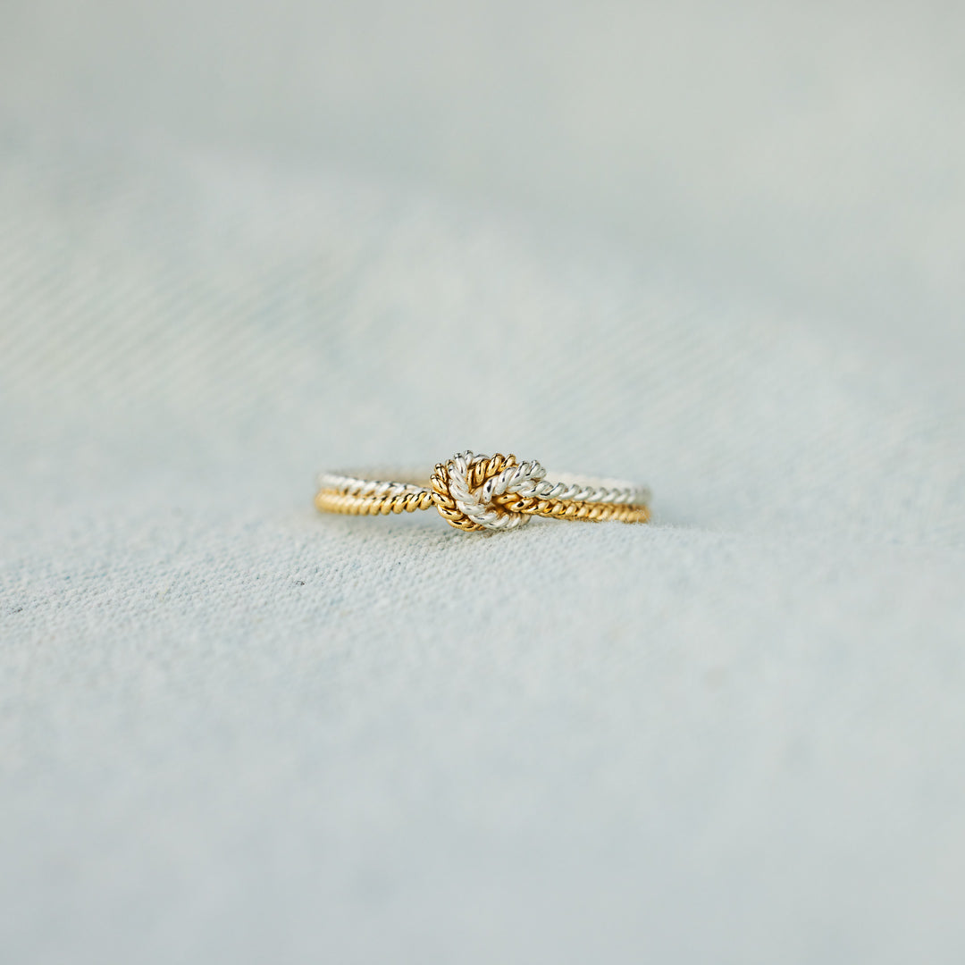 The Connection Between Mother&Daughter Never Dies Twist Ring