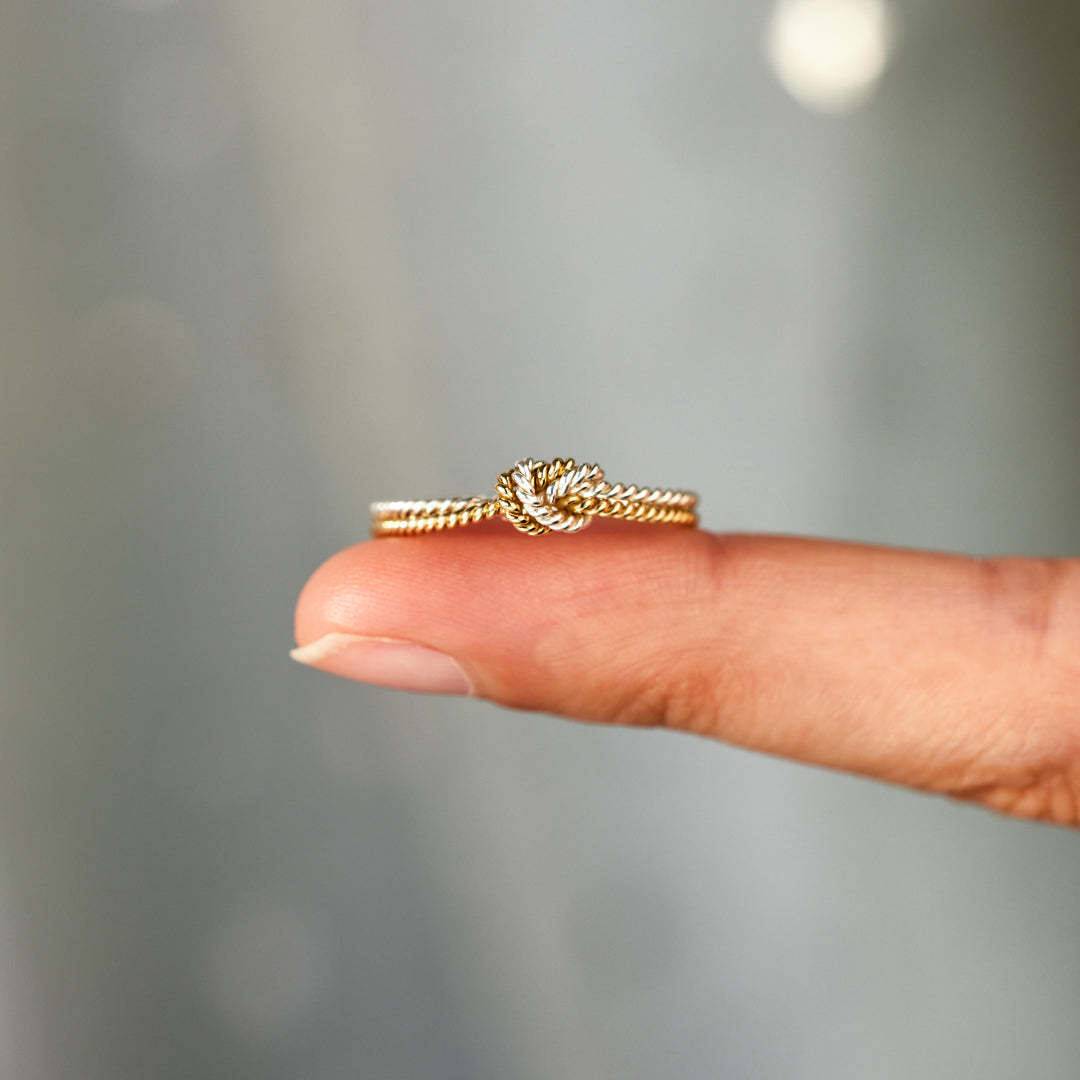 The Connection Between Mother&Daughter Never Dies Twist Ring