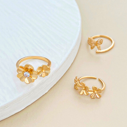 Chic Minimalist Floral Toe Ring