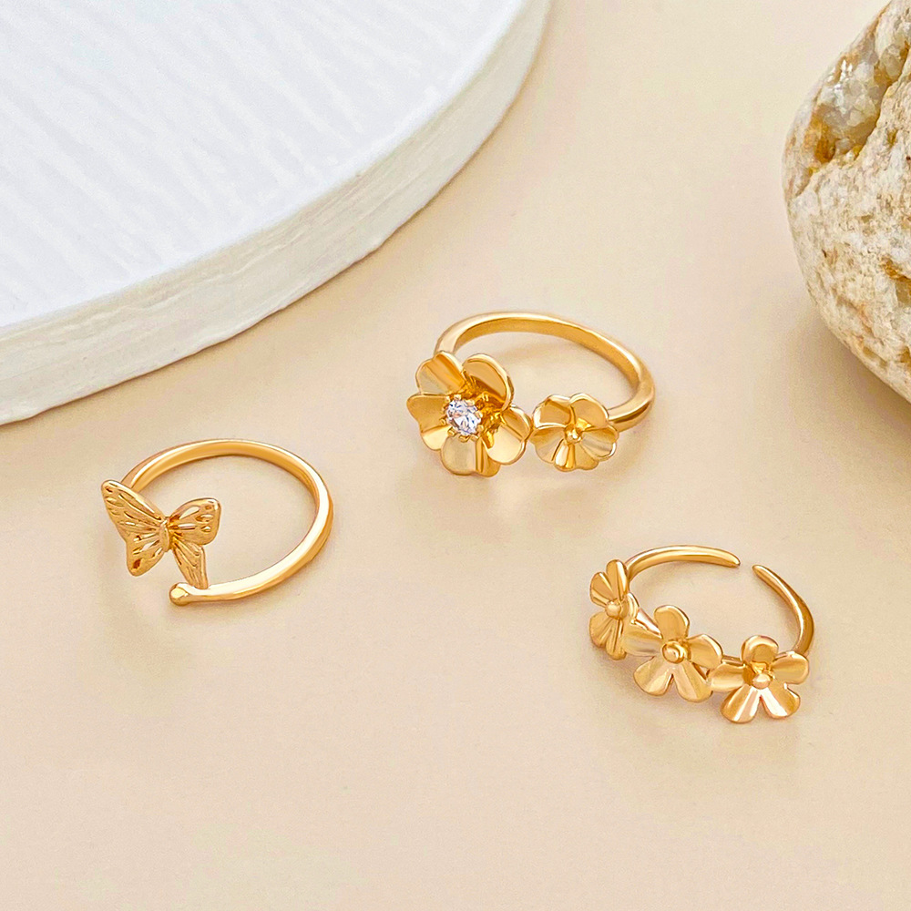 Chic Minimalist Floral Toe Ring