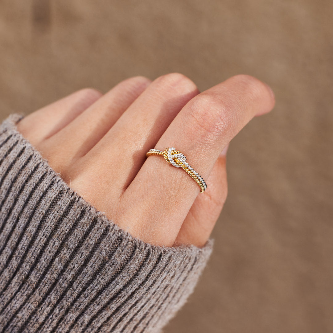 The Connection Between Mother&Daughter Never Dies Twist Ring