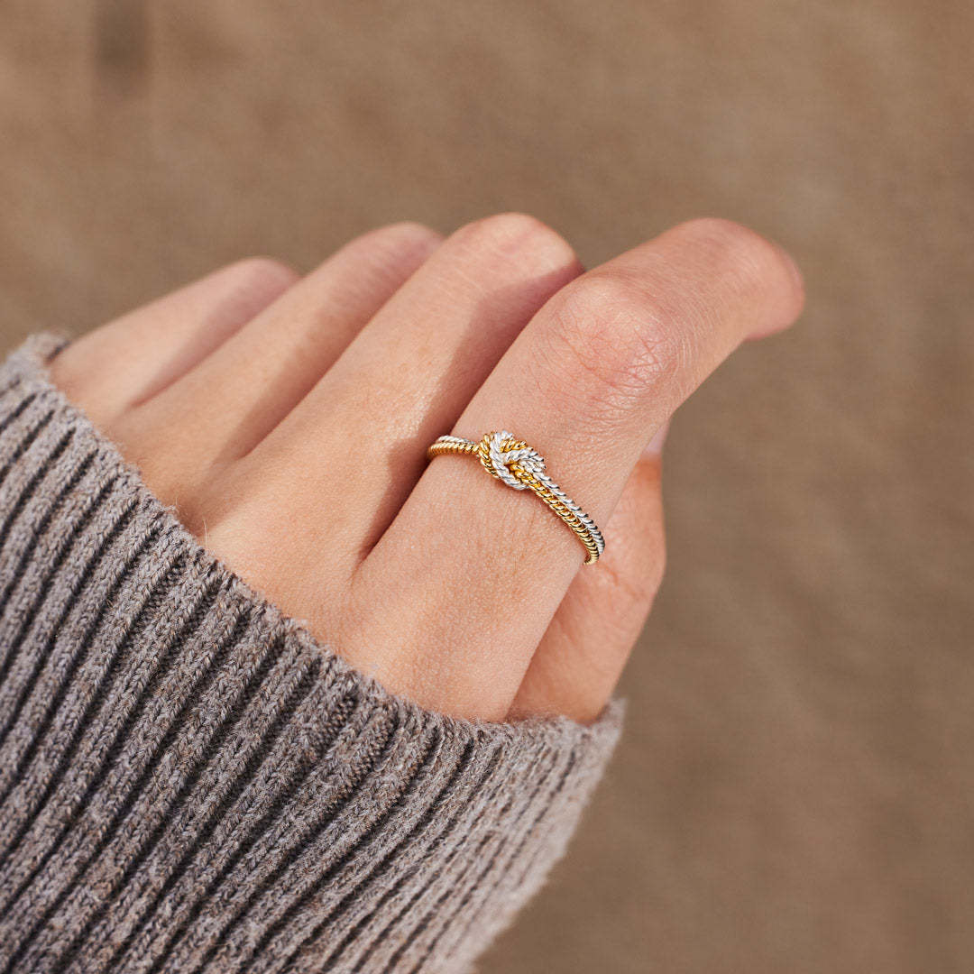 The Connection Between Mother&Daughter Never Dies Twist Ring
