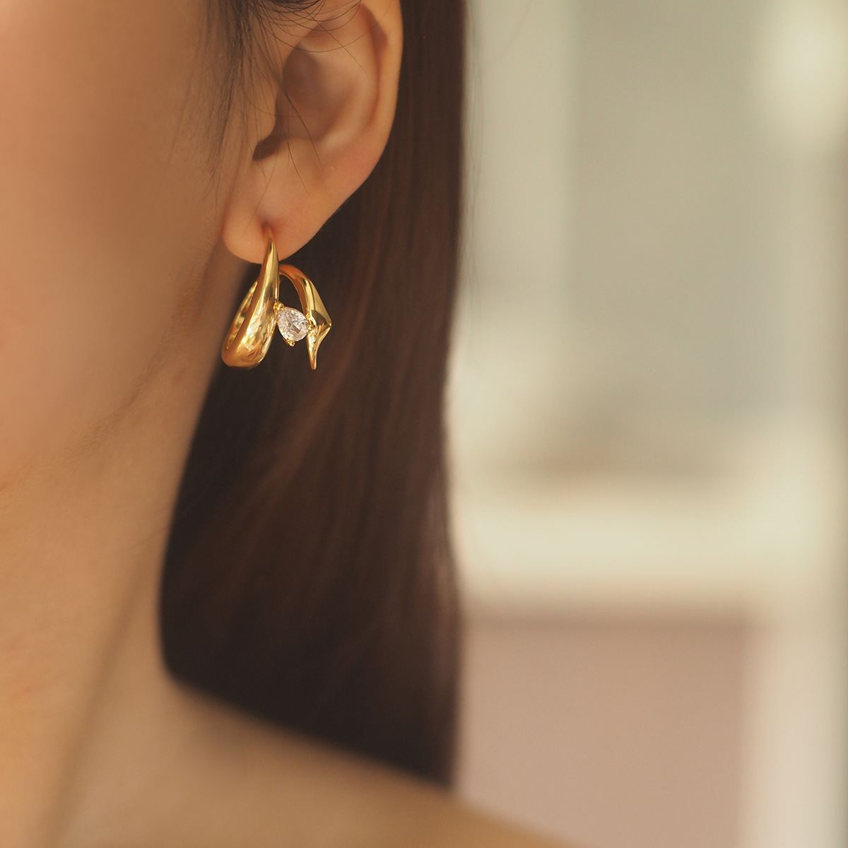 Quiet Curve Earrings