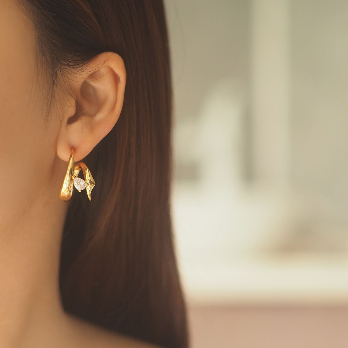 Quiet Curve Earrings