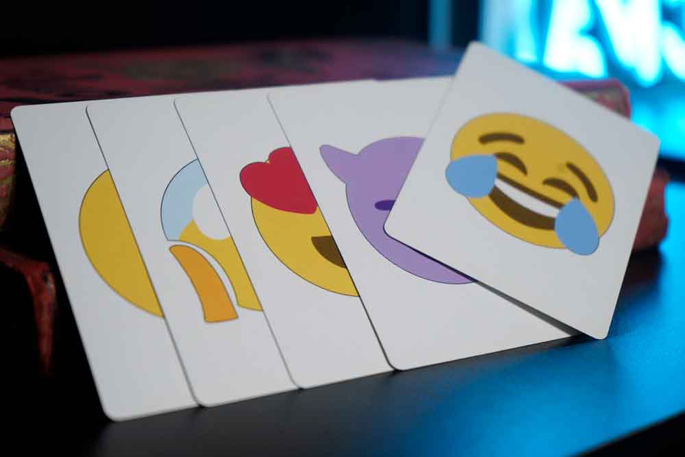 Emojisp (Gimmicks and Online Instructions) by Nexus & Amor magic