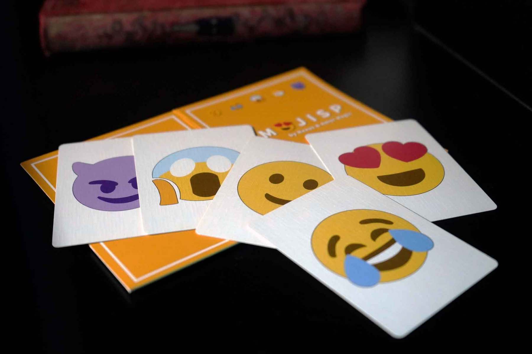 Emojisp (Gimmicks and Online Instructions) by Nexus & Amor magic