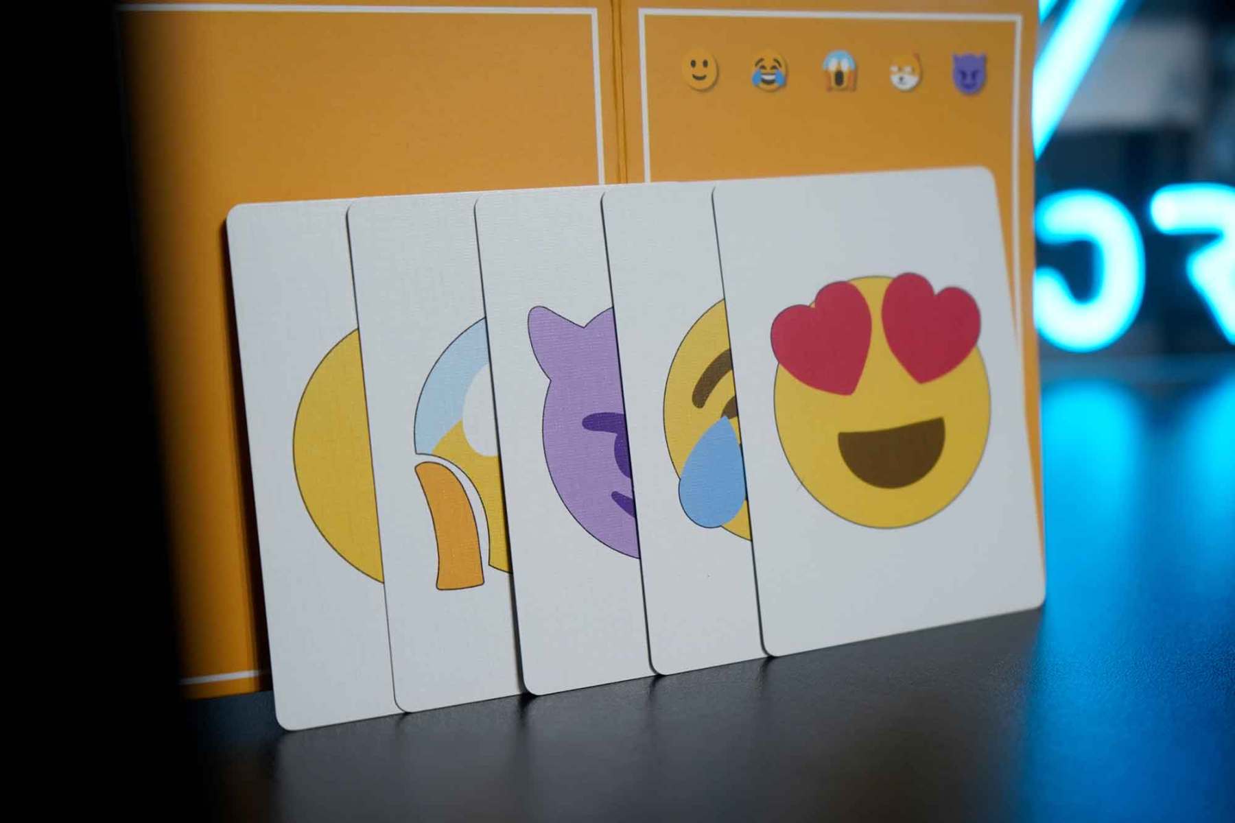 Emojisp (Gimmicks and Online Instructions) by Nexus & Amor magic