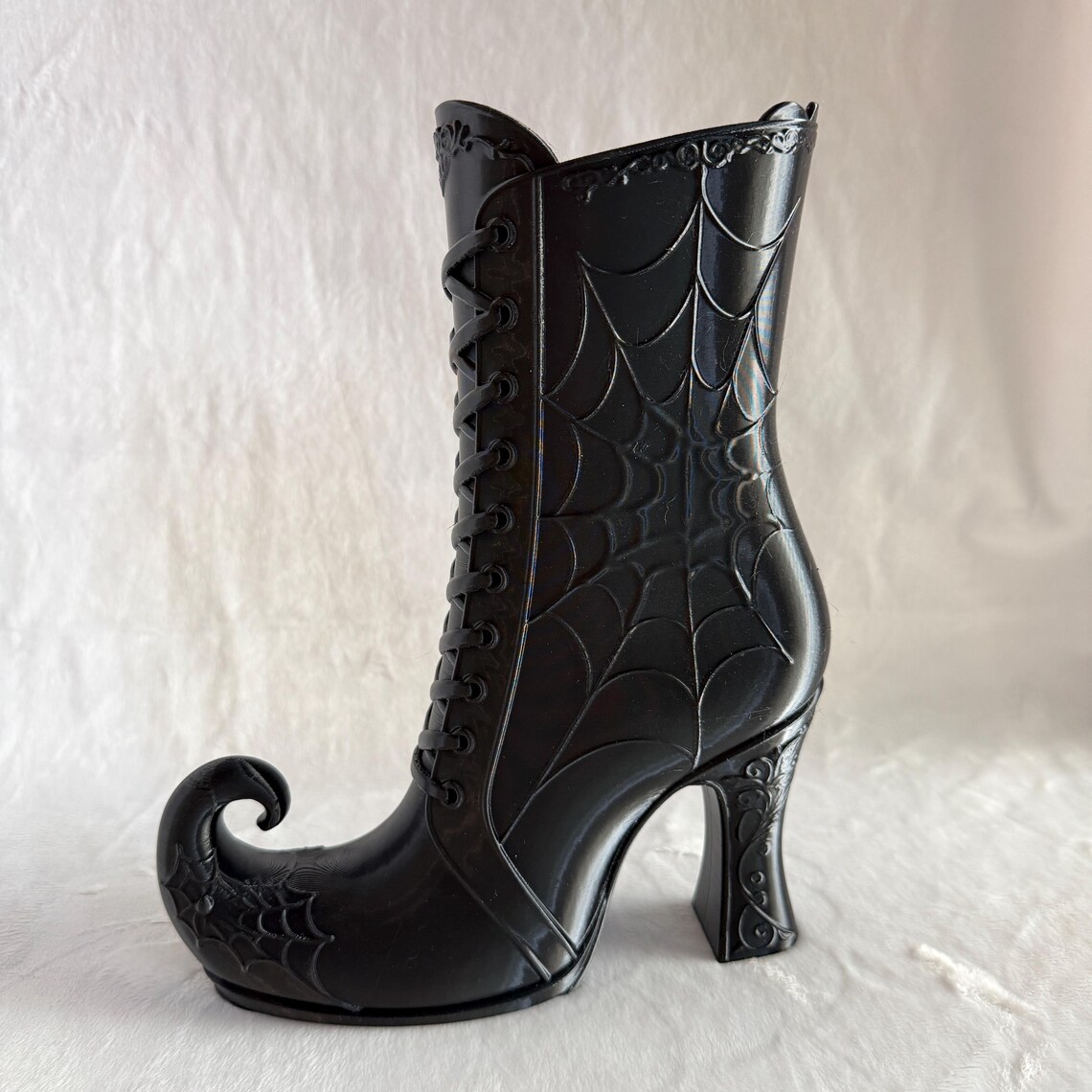 3D Printed Witch Boot Vase – Spooky Elegance for Your Halloween Display 🕷️🥾✨