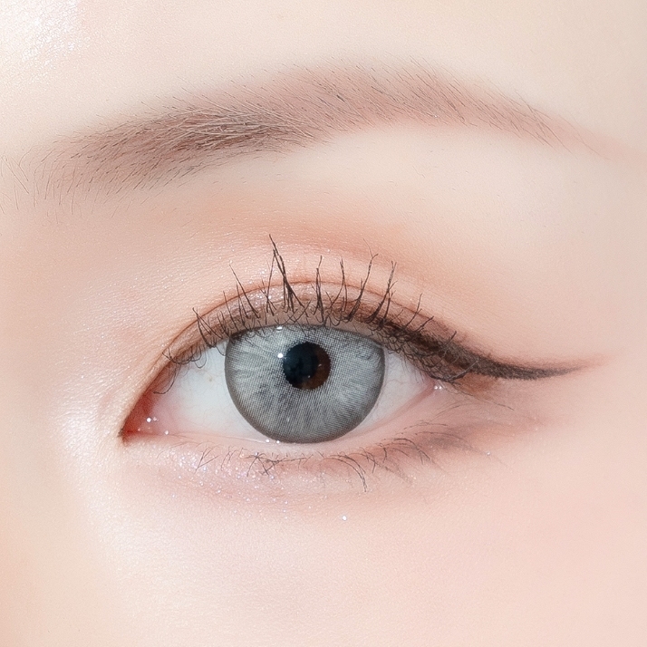 Tracy Grey - Yearly, 2 lenses