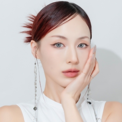 Tracy Grey - Yearly, 2 lenses