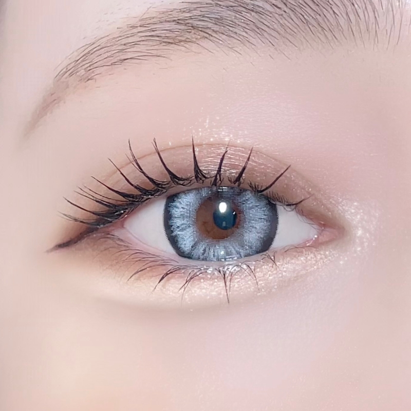 Dazzle Blue Natural Look 6 Months Colored Contacts – HANIIX