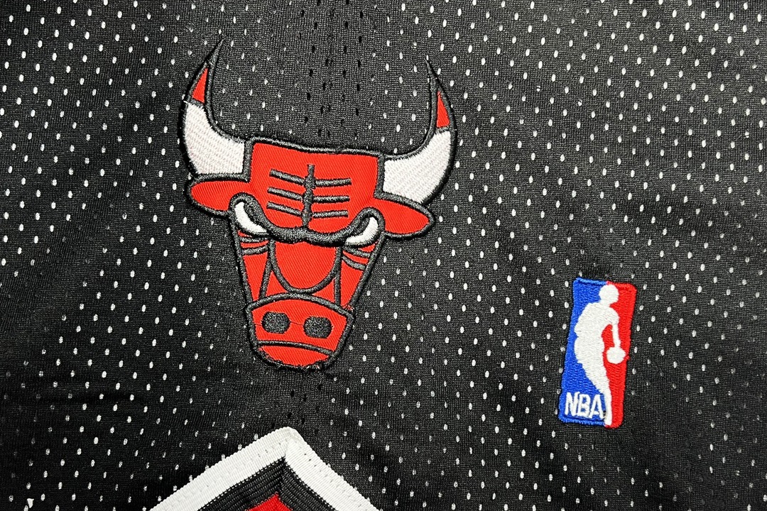 Chicago Bulls embroidered  basketball shorts