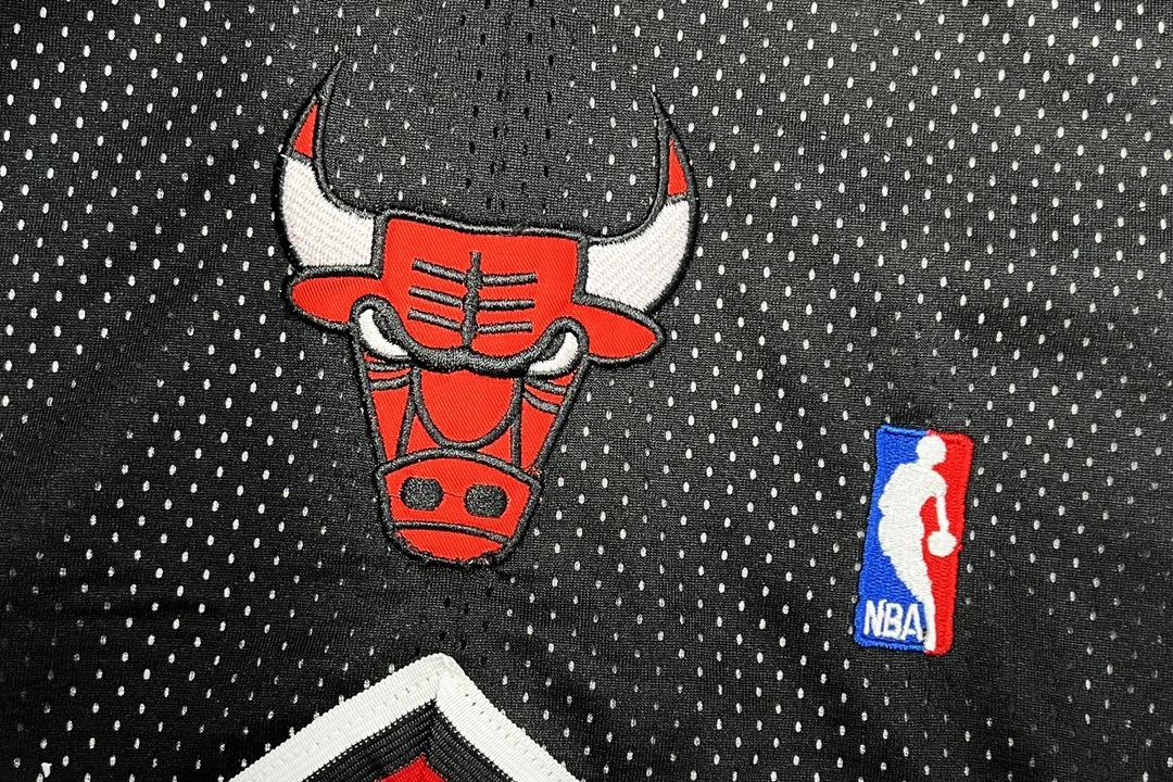 Chicago Bulls embroidered  basketball shorts