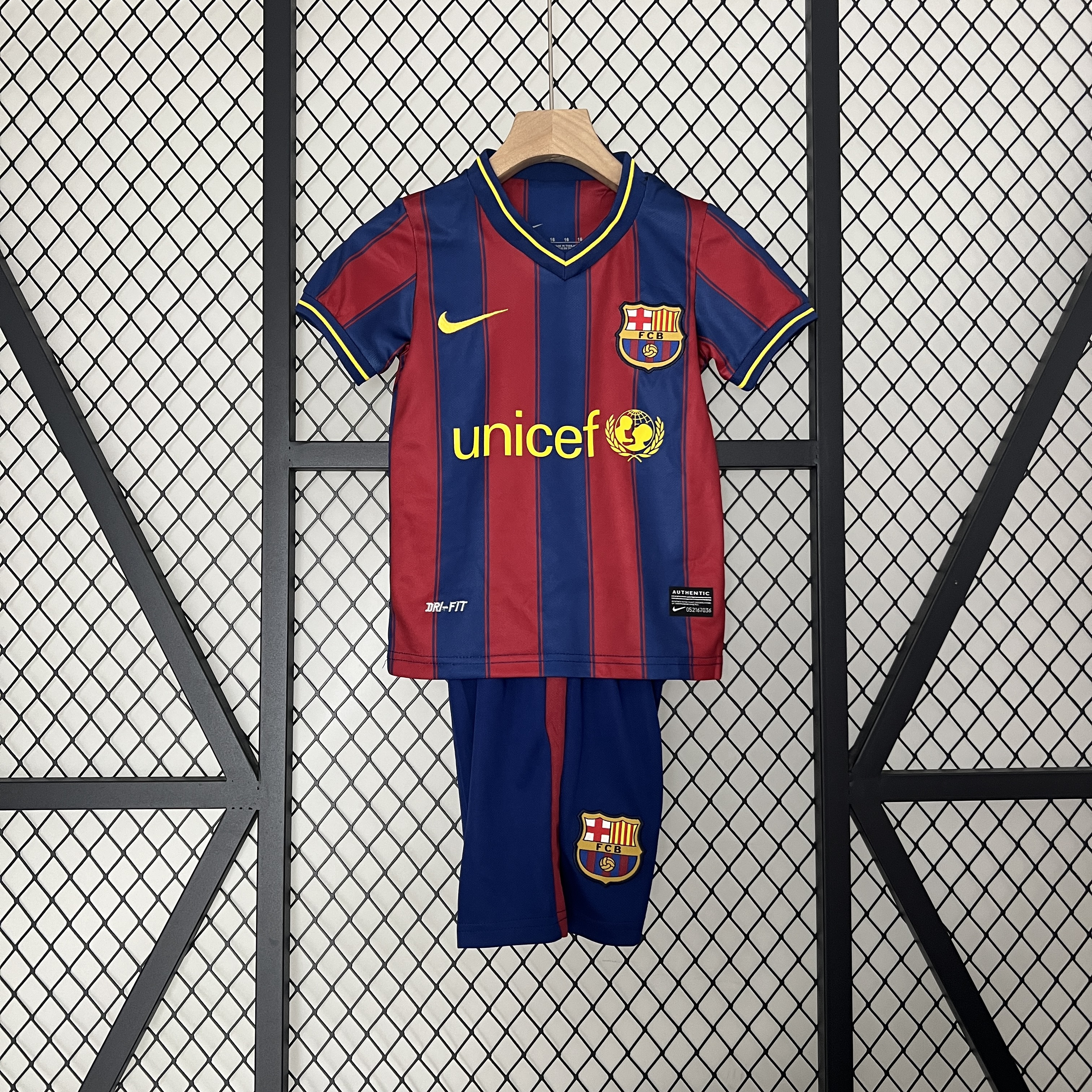 Retro Kids 09/10 Barcelona home size:16-28