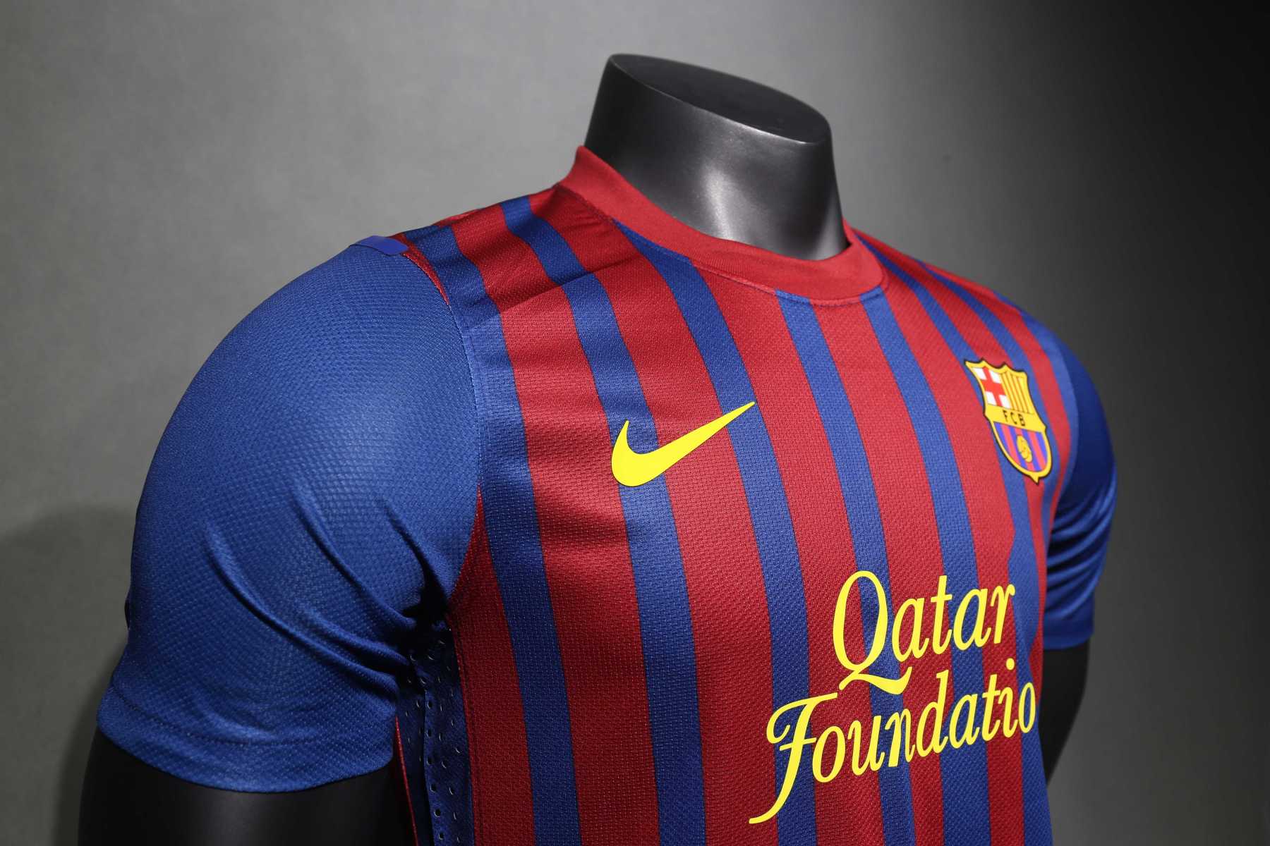 Retro 11/12 Barcelona Home player version Size S-3XL