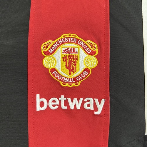 26/27 Manchester United black retro Windbreaker S-XXL