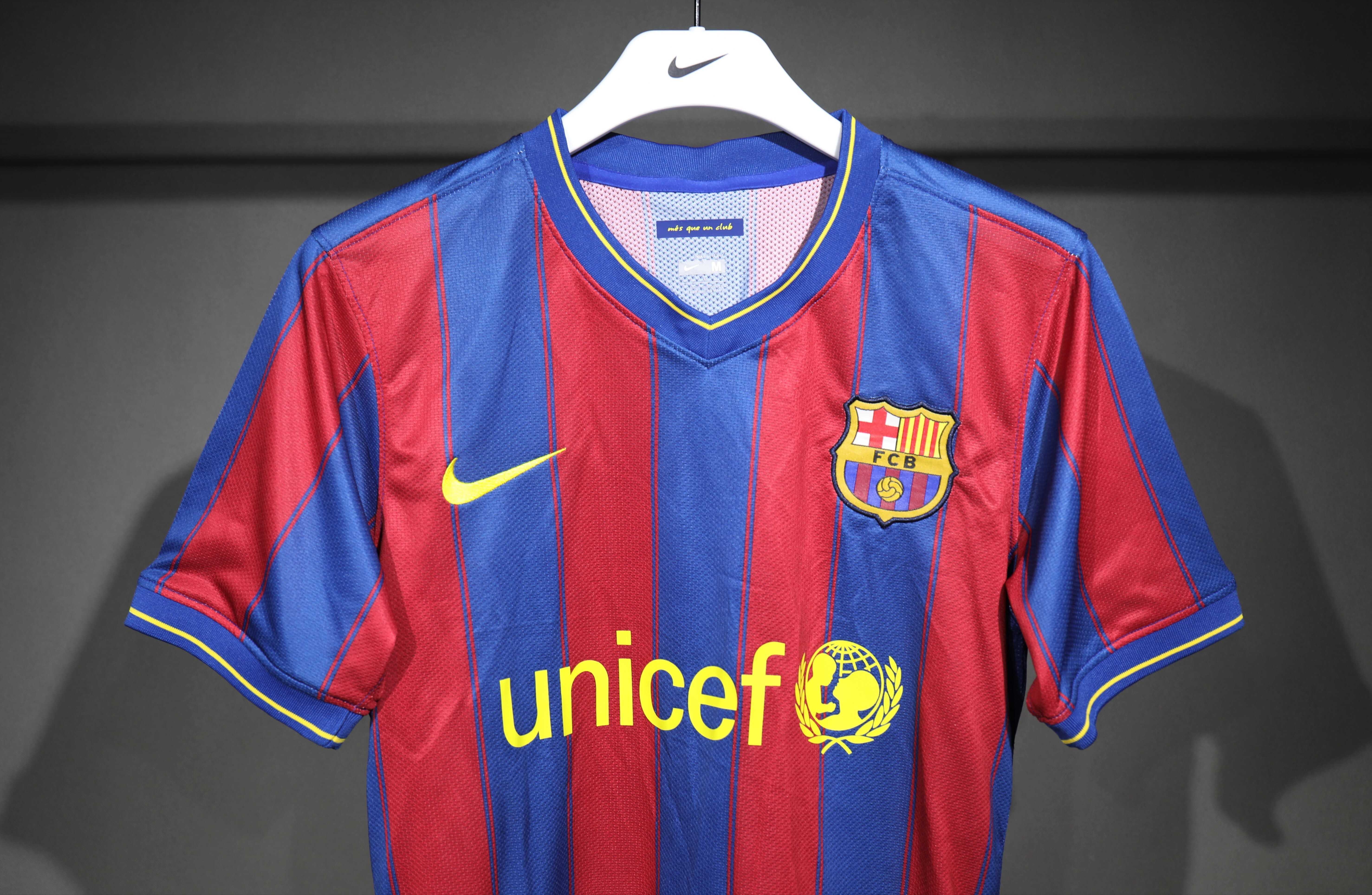 Retro 09/10 Barcelona Home player version Size S-3XL