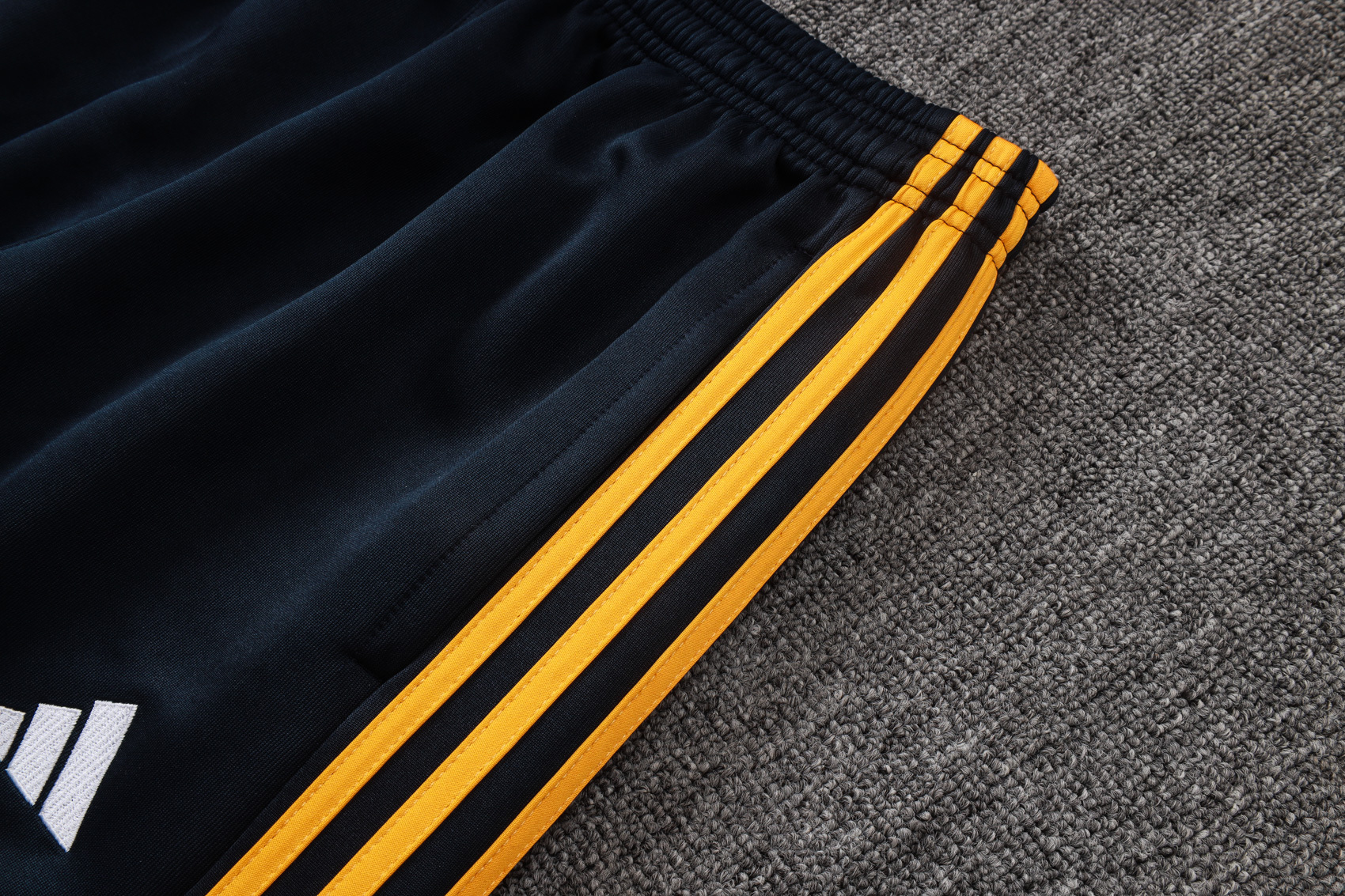 26/27 re@l Medrid White (yellow triangle) Full-Zip Jacket Suit