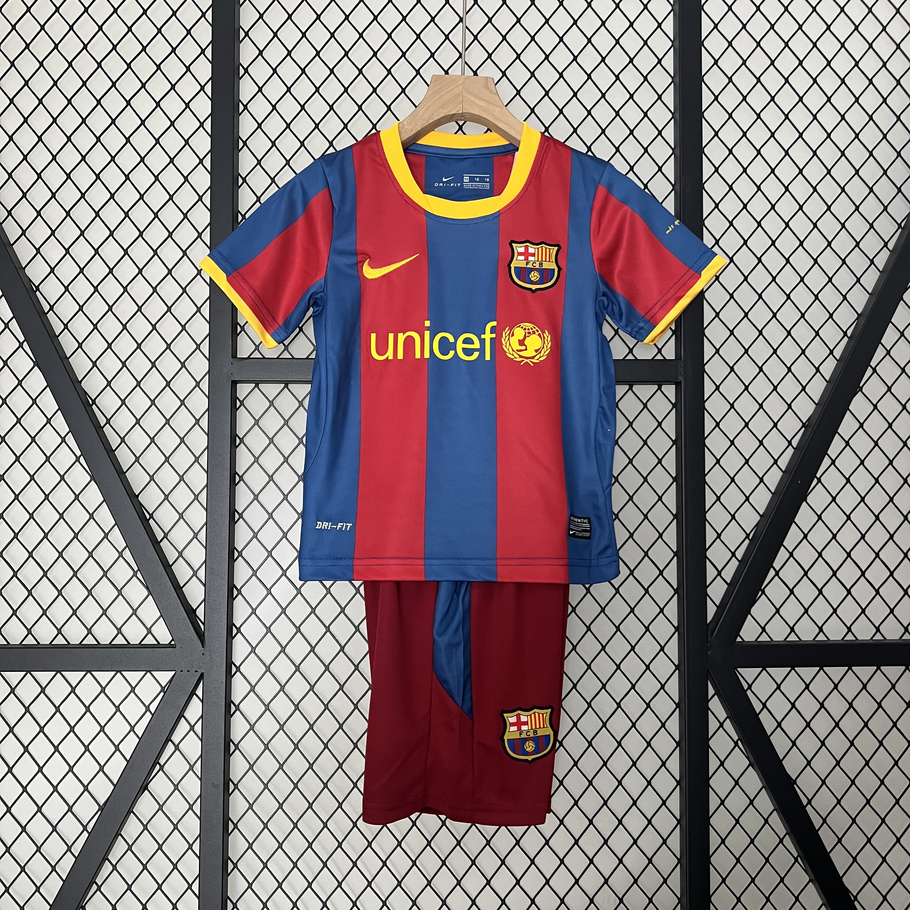 Retro Kids 10/11 Barcelona home size:16-28