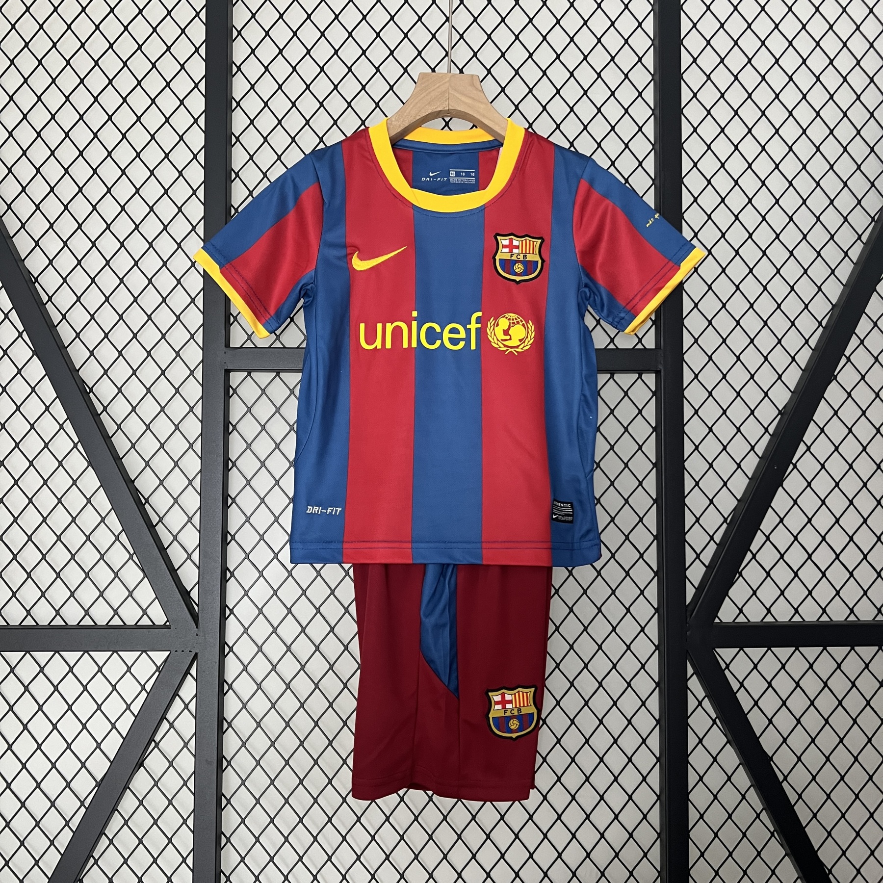 Retro Kids 10/11 Barcelona home size:16-28