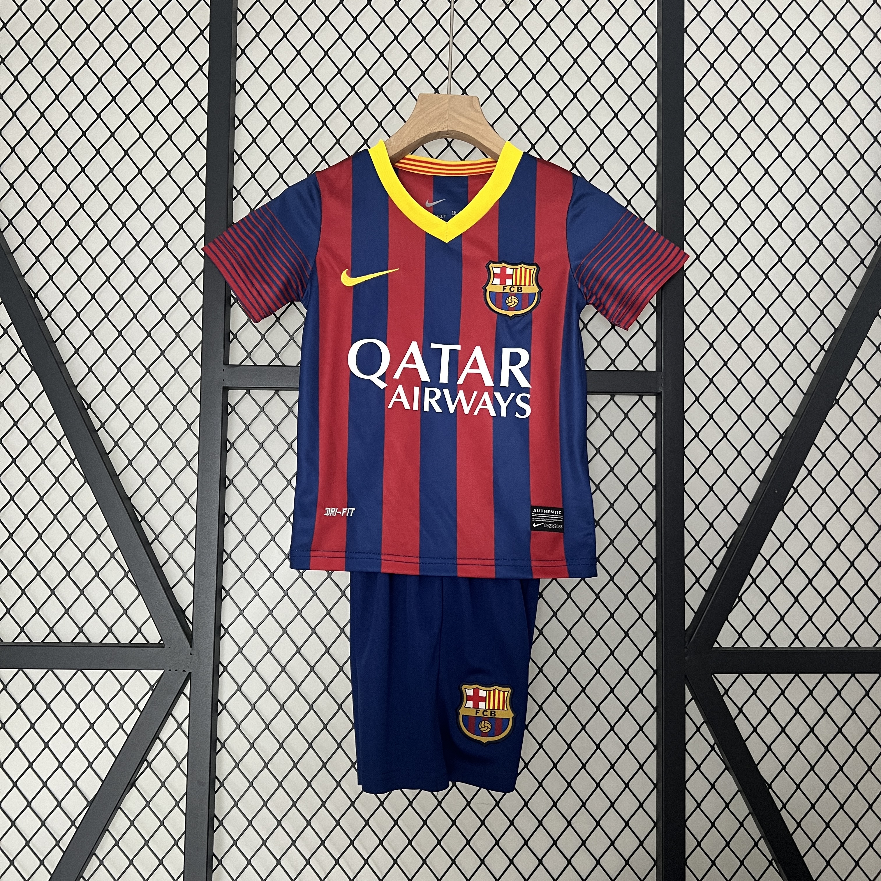 Retro Kids 13/14 Barcelona home size:16-28
