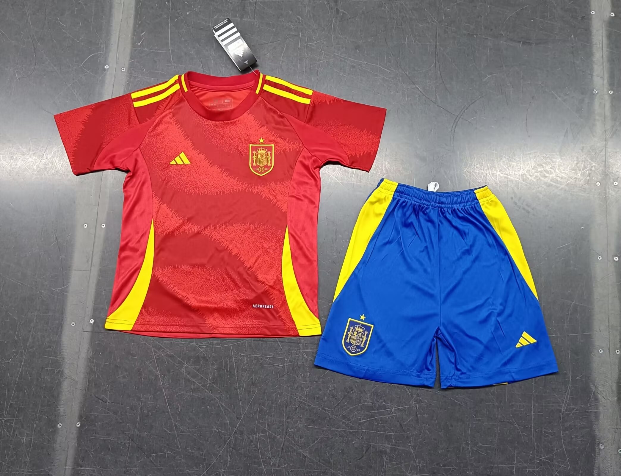 24/25 Spain home kids version Size 16-28