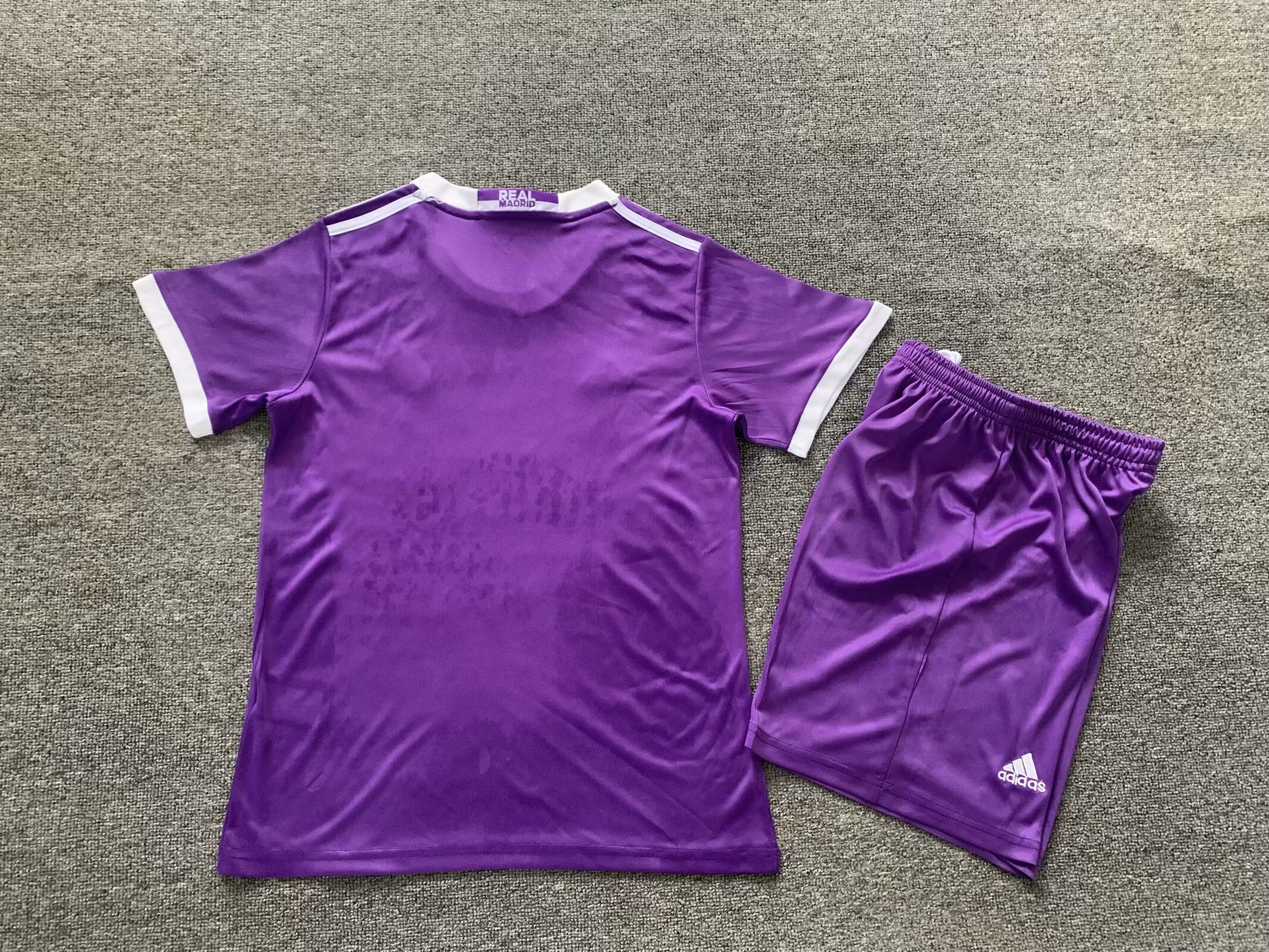 Retro Real Madrid 16/17 away kids set 16-28