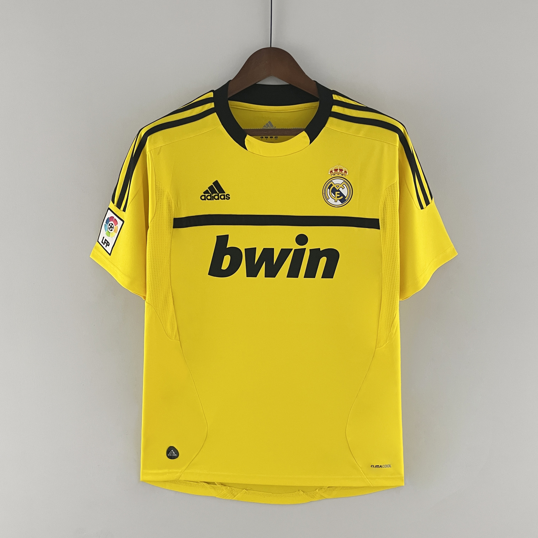 Retro Real Madrid 11/12 Goalkeeper with patch Yellow S-XXL