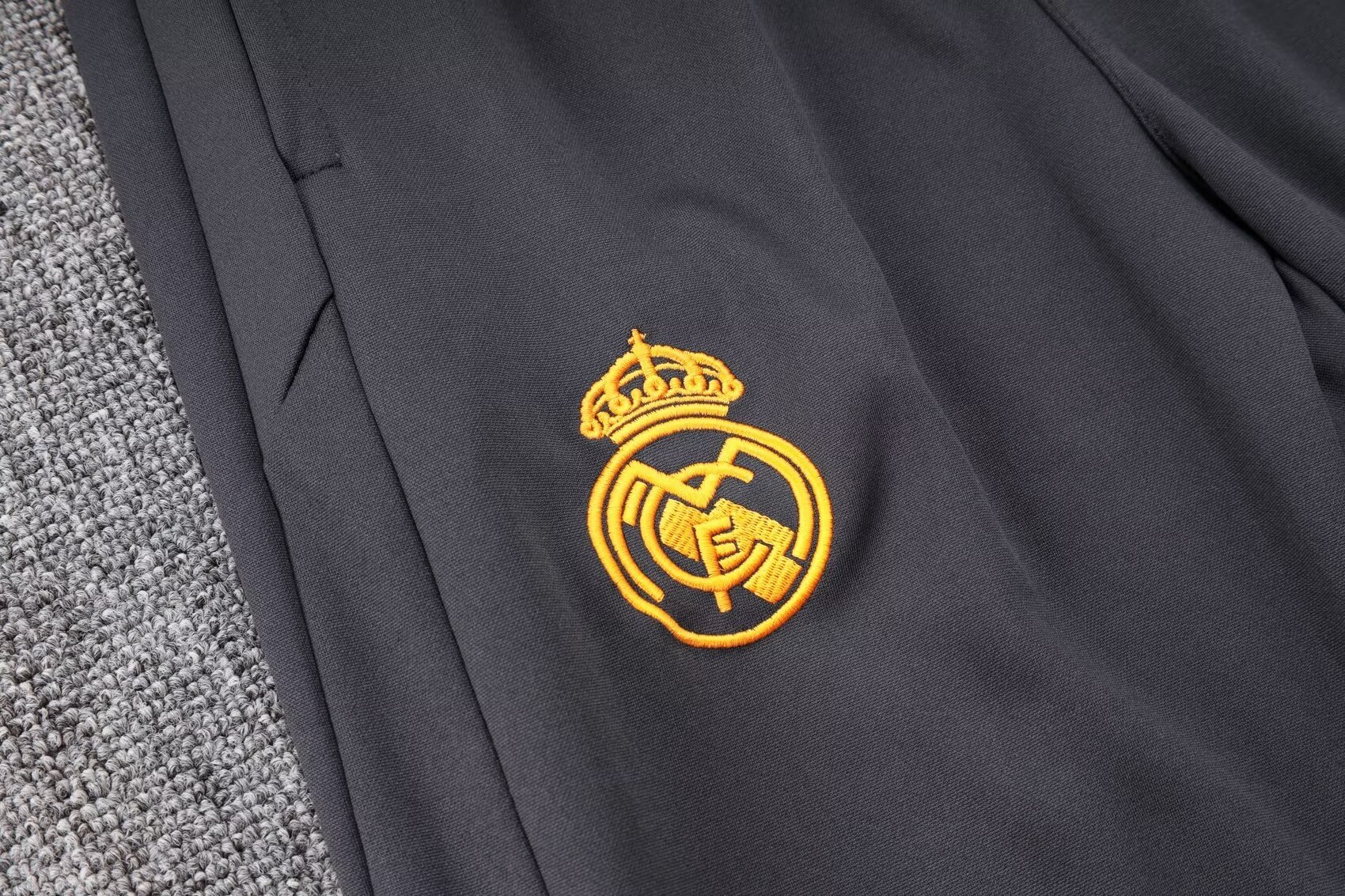 23-24 Real Madrid Gray Half-Zip Jacket Suit