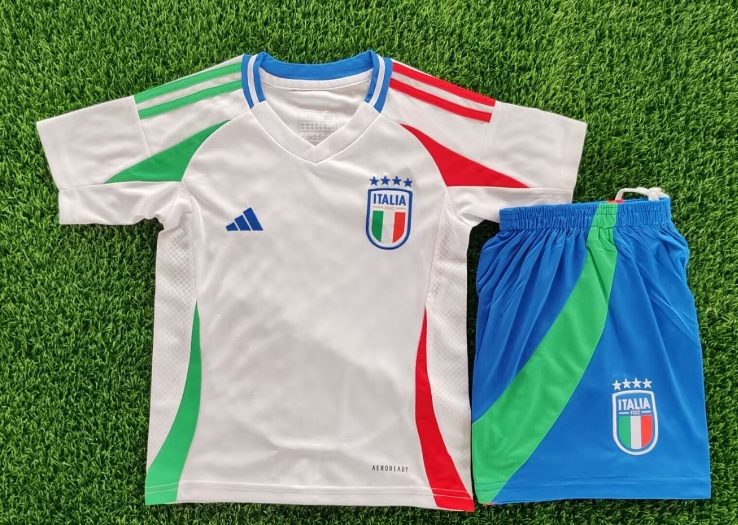 24/25 Italy Kids set away size 16-28