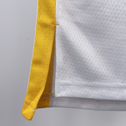 23 Season Warriors V-neck White No.23 Green