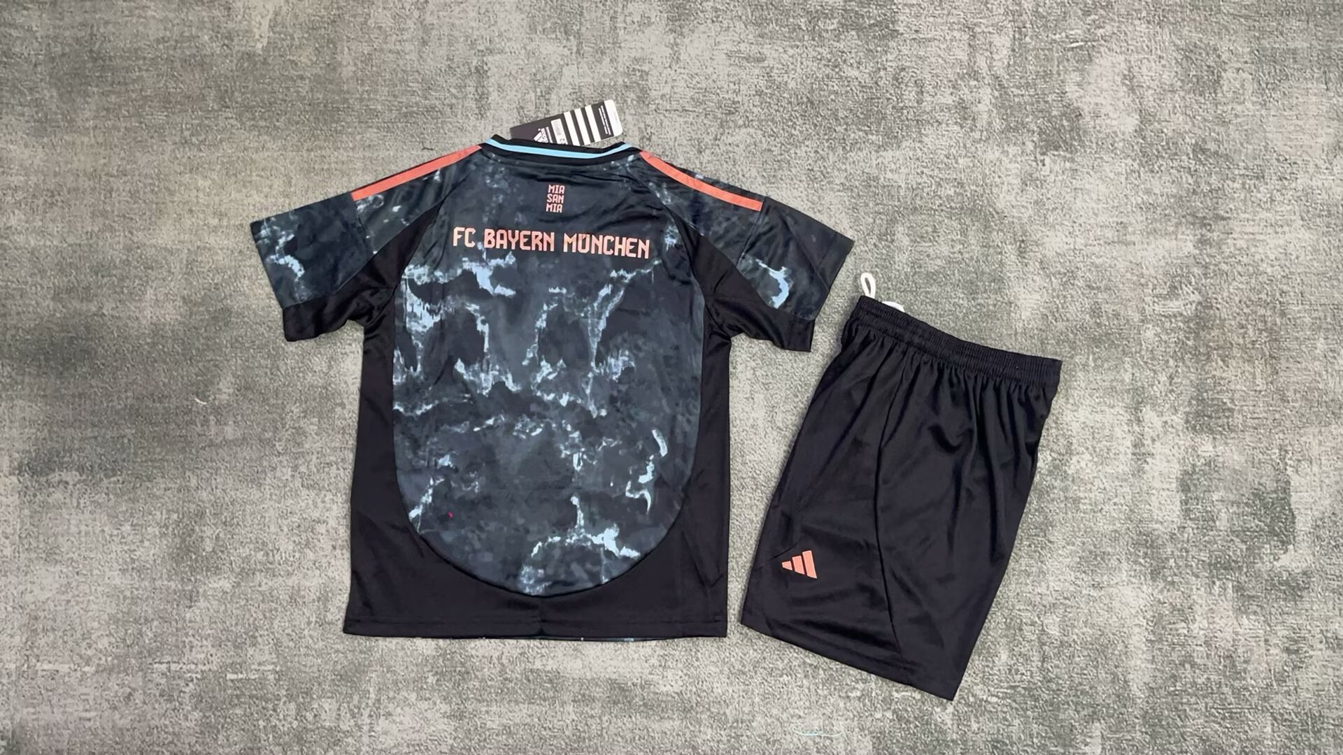 24/25 Bayern away kids version size 16-28