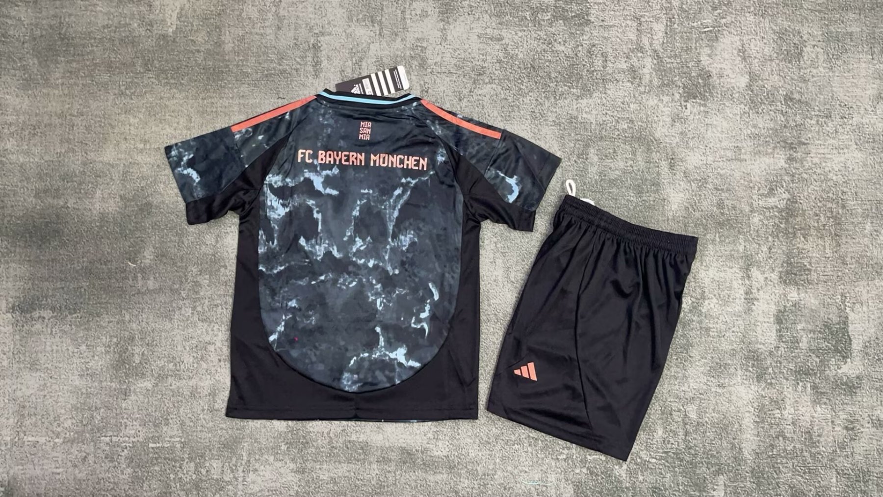 24/25 Bayern away kids version size 16-28