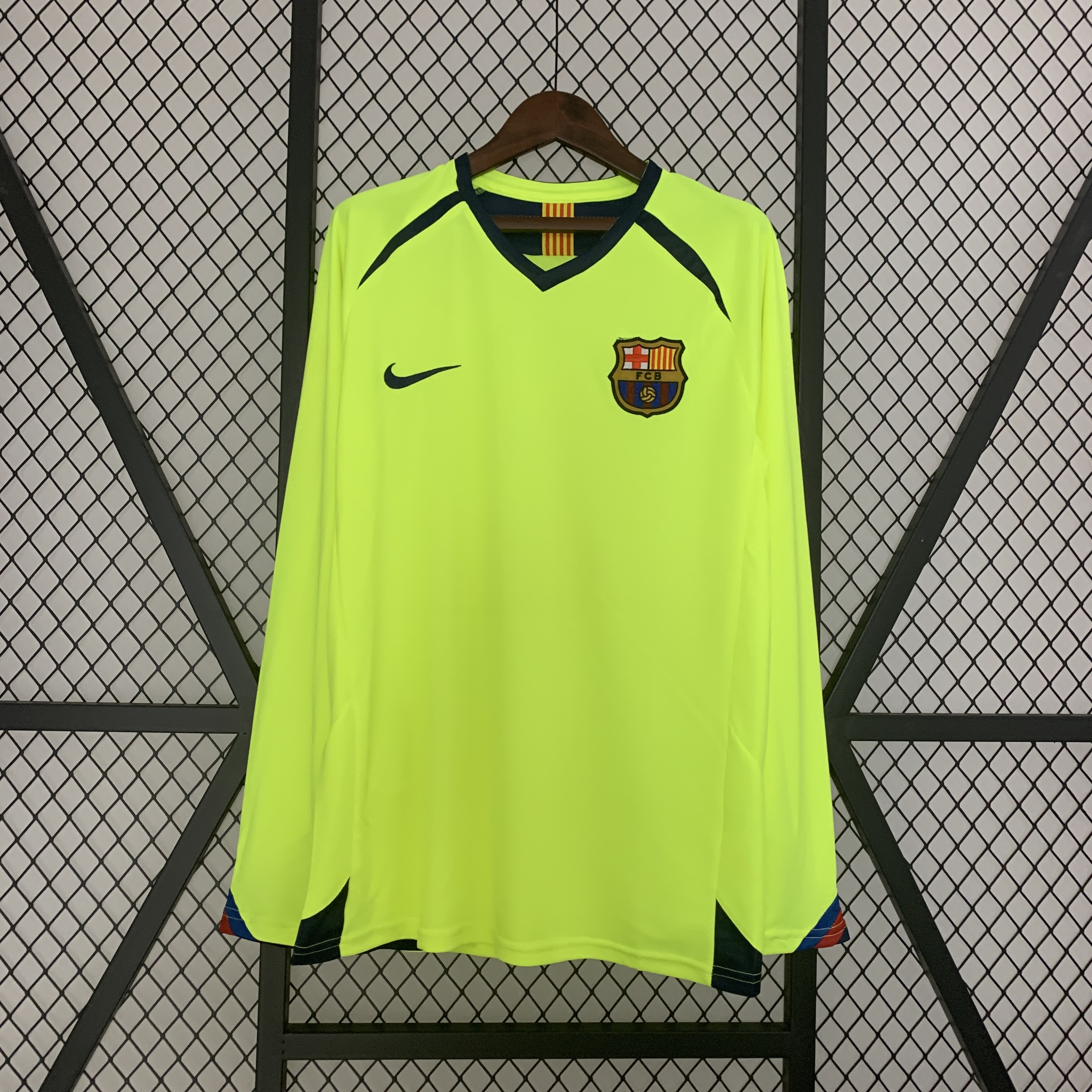 Retro long sleeve Barcelona 05/06 away S-XXL