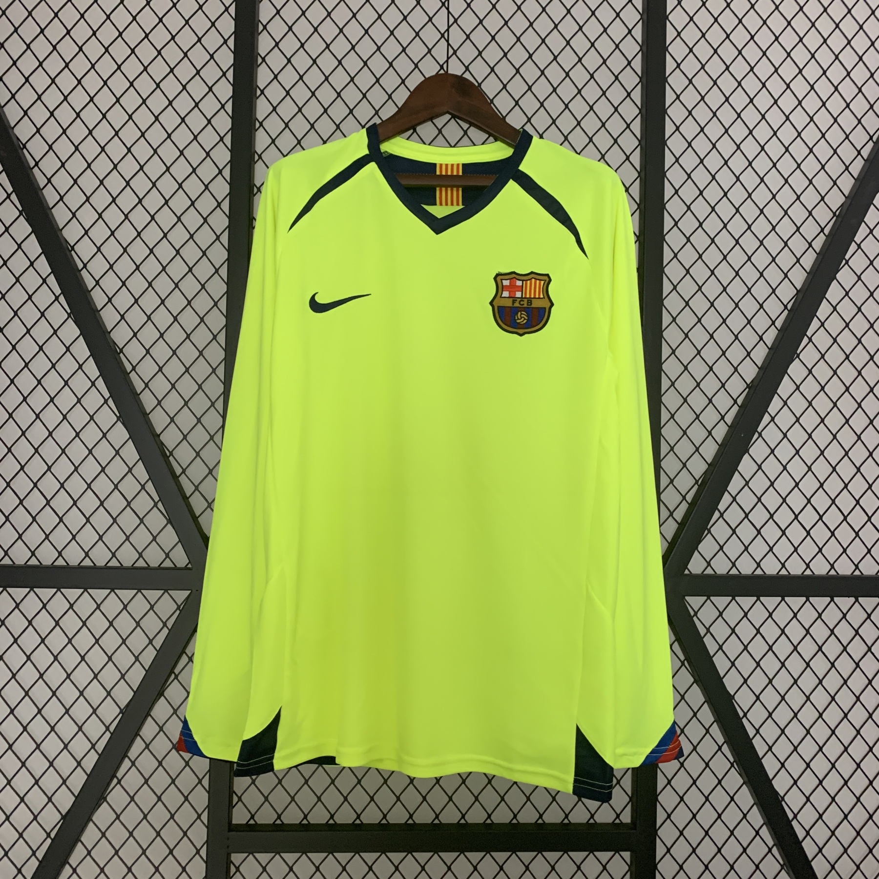 Retro long sleeve Barcelona 05/06 away S-XXL