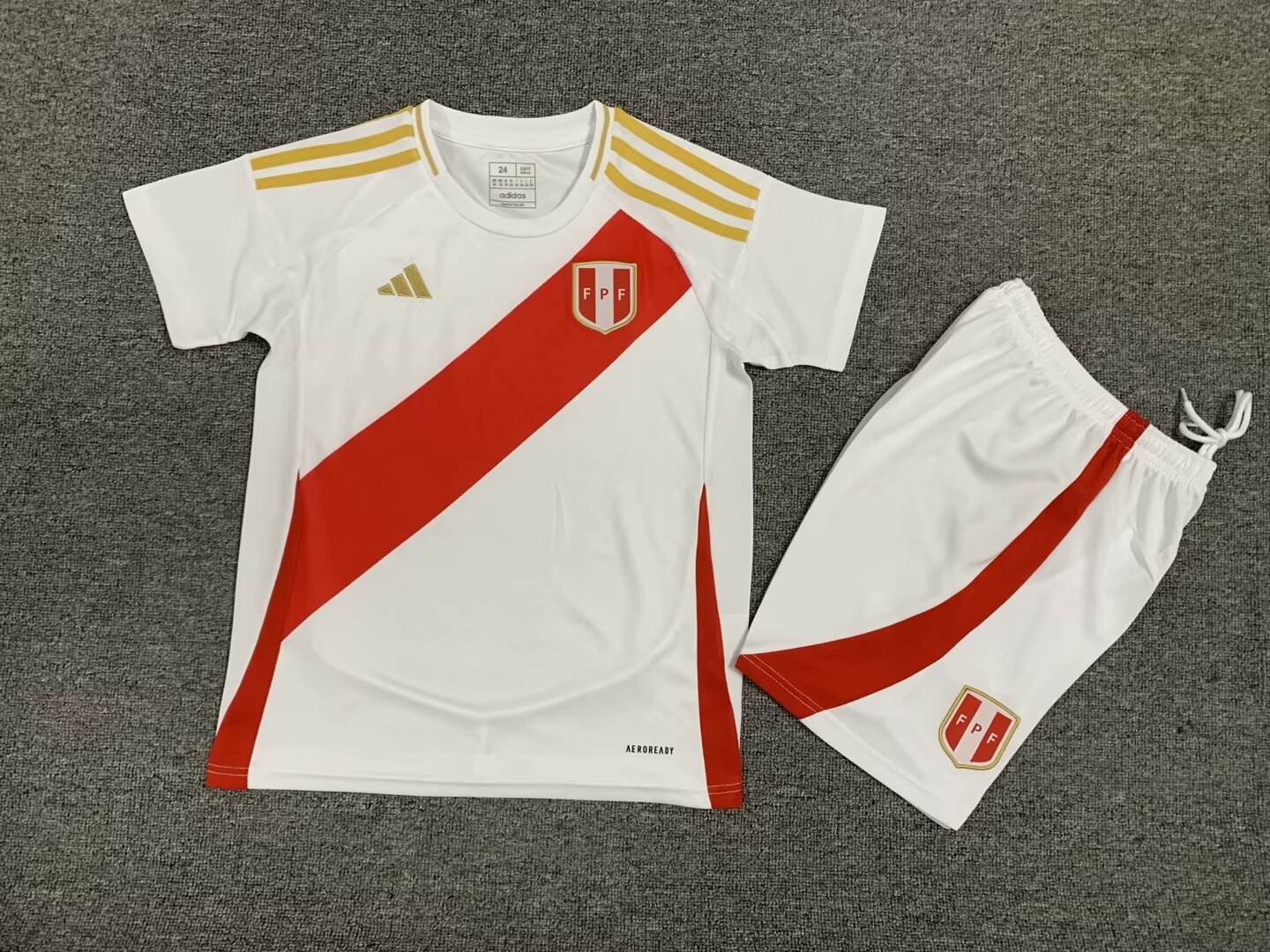 24/25 Peru home kids version size 16-28
